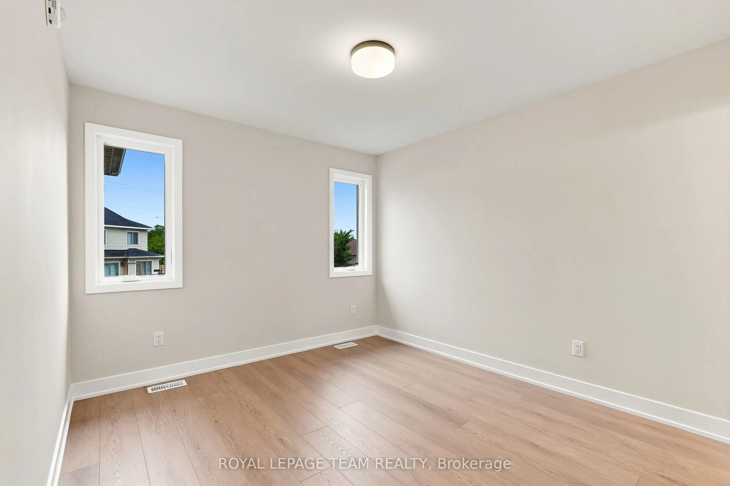 52 Whitcomb Crescent