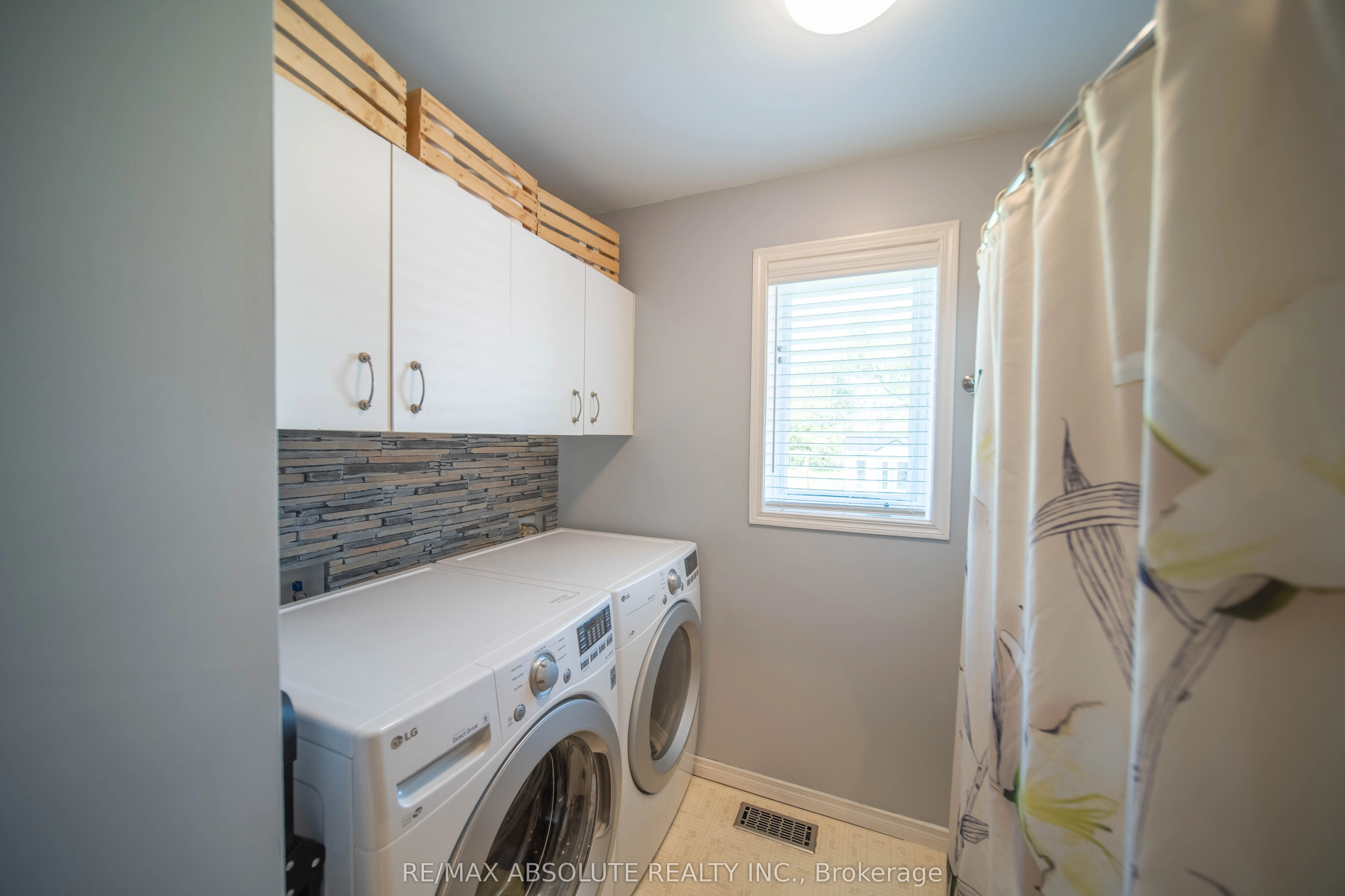 38 Duchesse Crescent #38