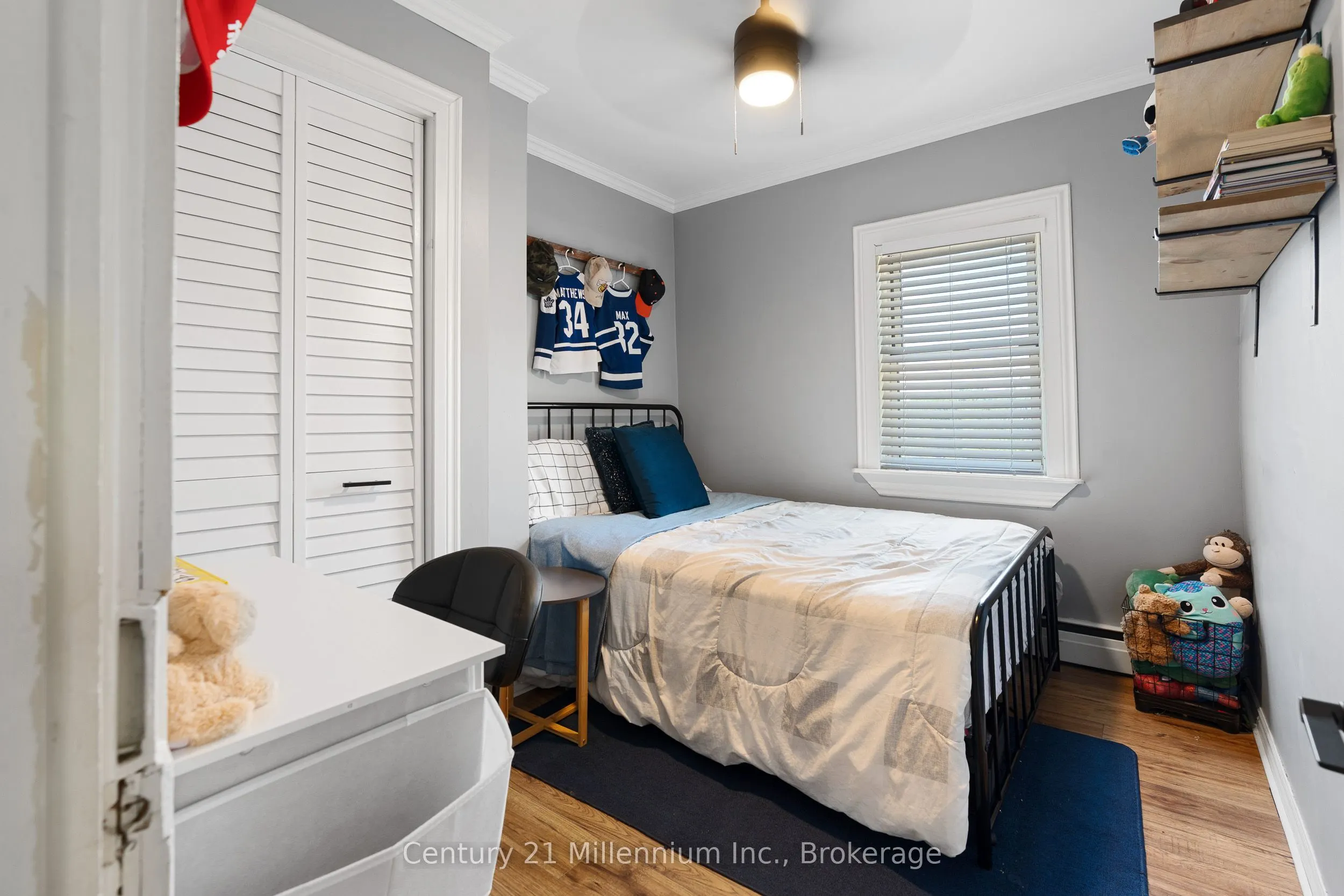 101774 Grey 5 Road