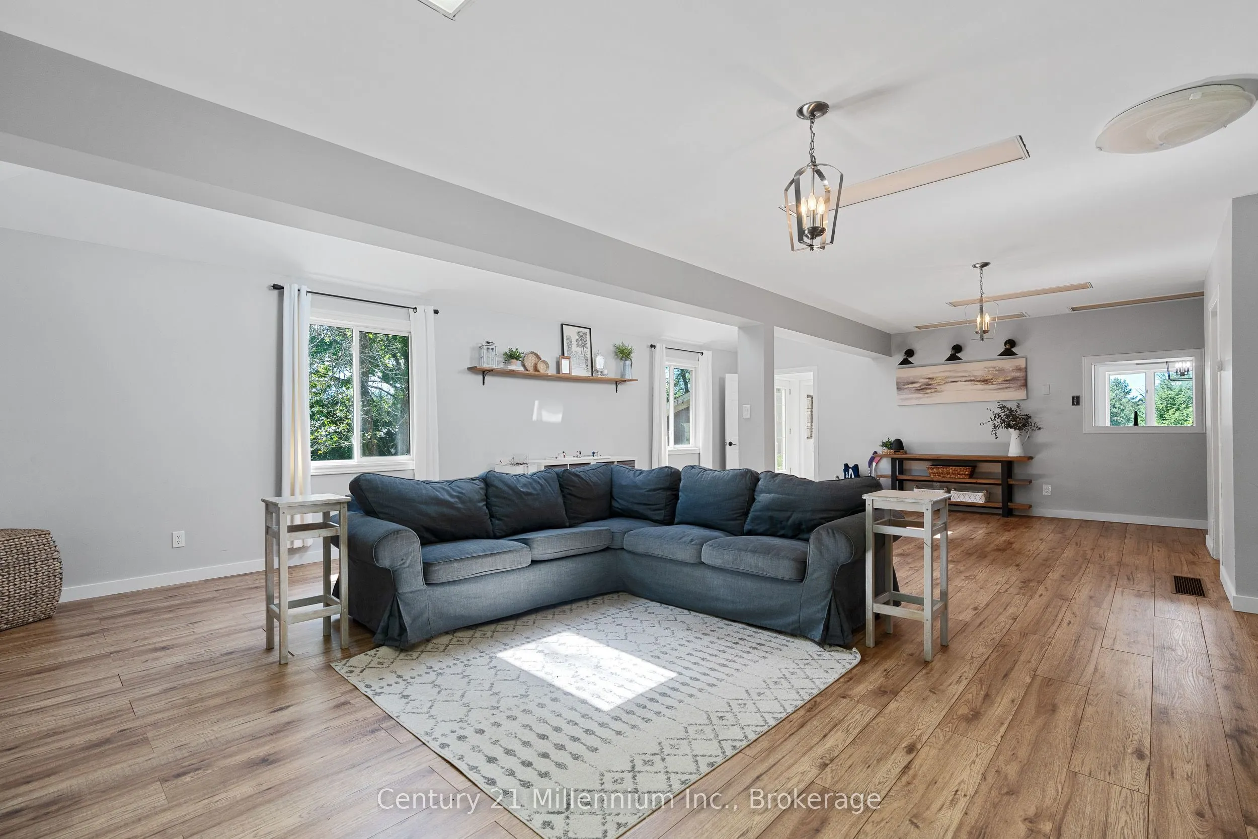 101774 Grey 5 Road