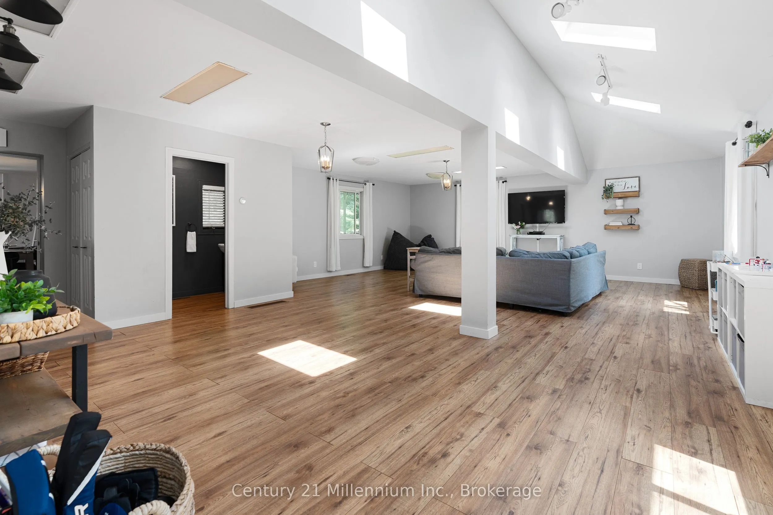 101774 Grey 5 Road