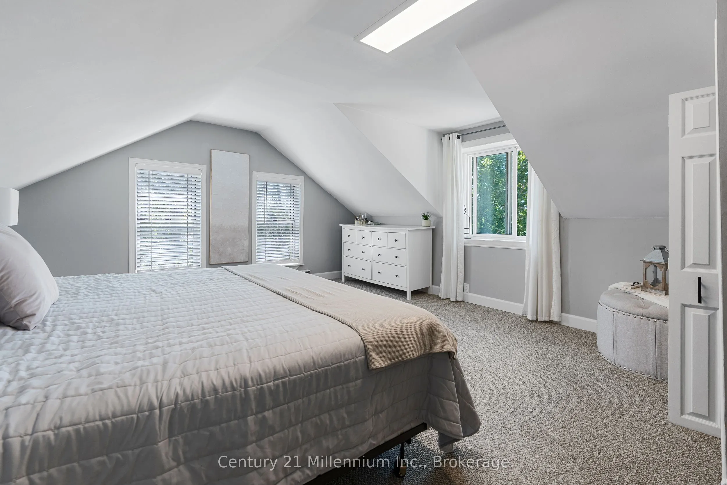 101774 Grey 5 Road