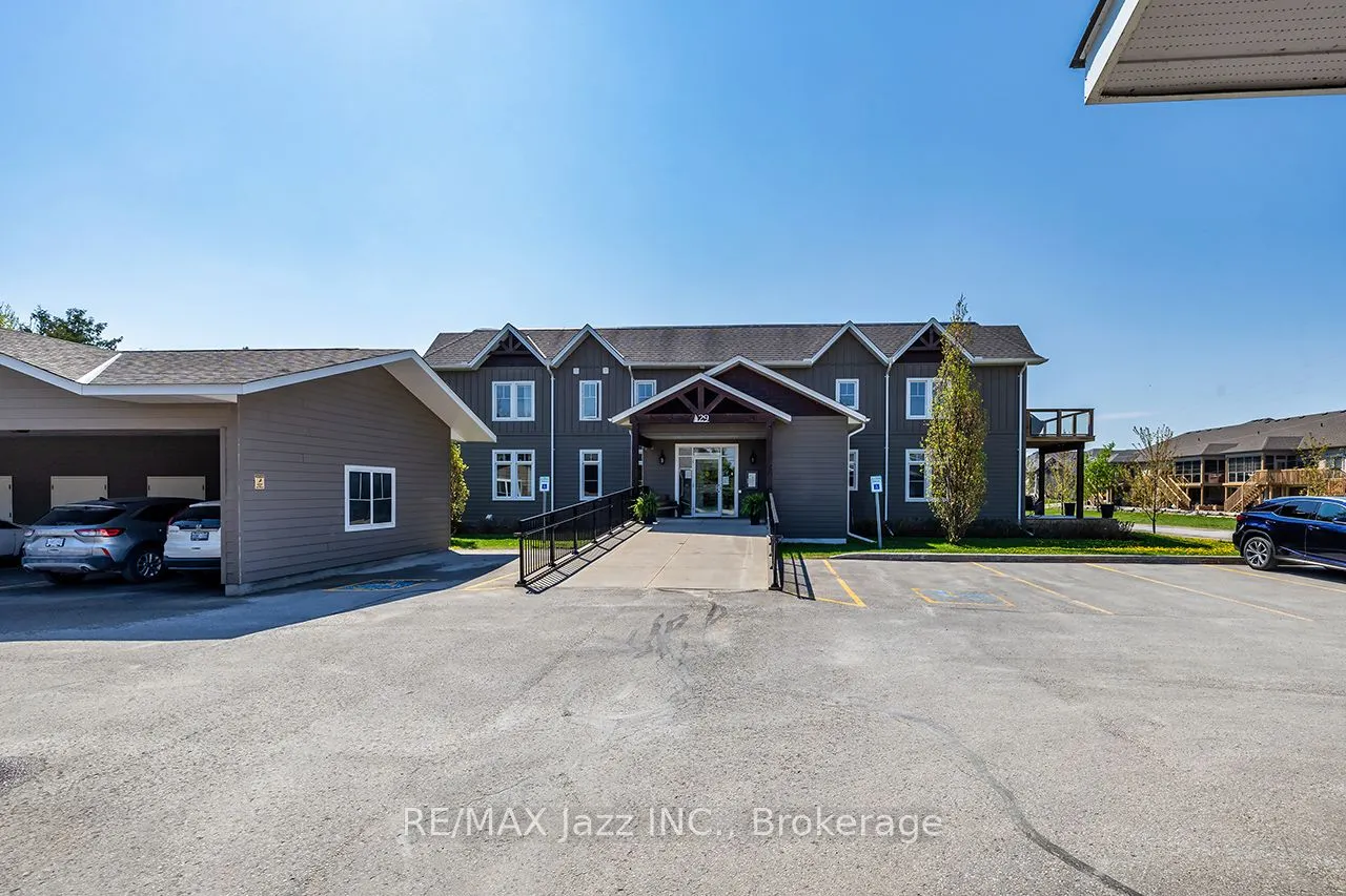 29 Lakewood Crescent #111