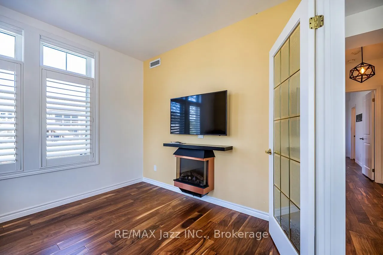 29 Lakewood Crescent #111