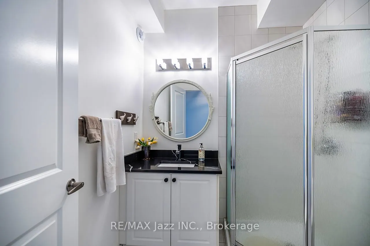 29 Lakewood Crescent #111