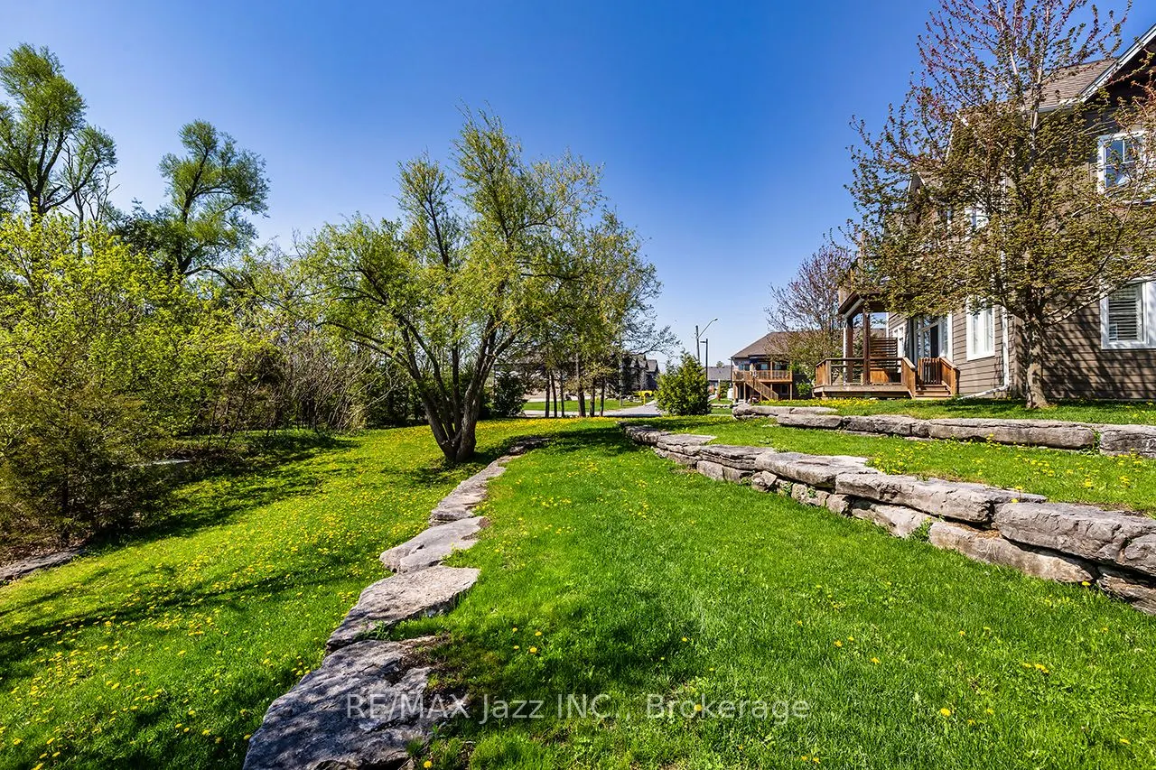 29 Lakewood Crescent #111