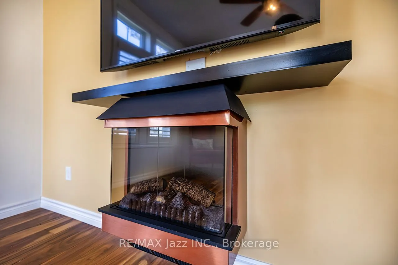29 Lakewood Crescent #111