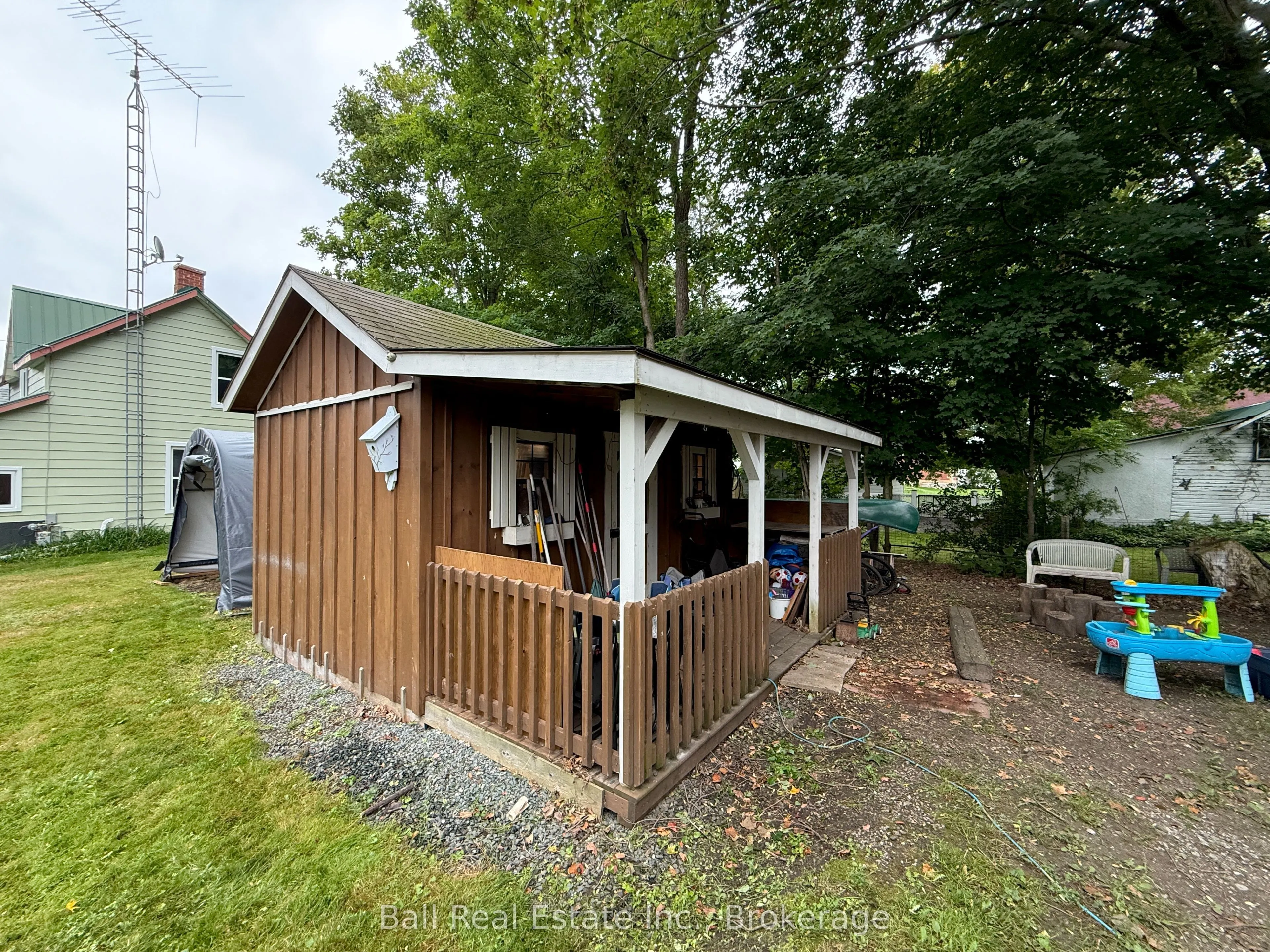 22 Oak Street
