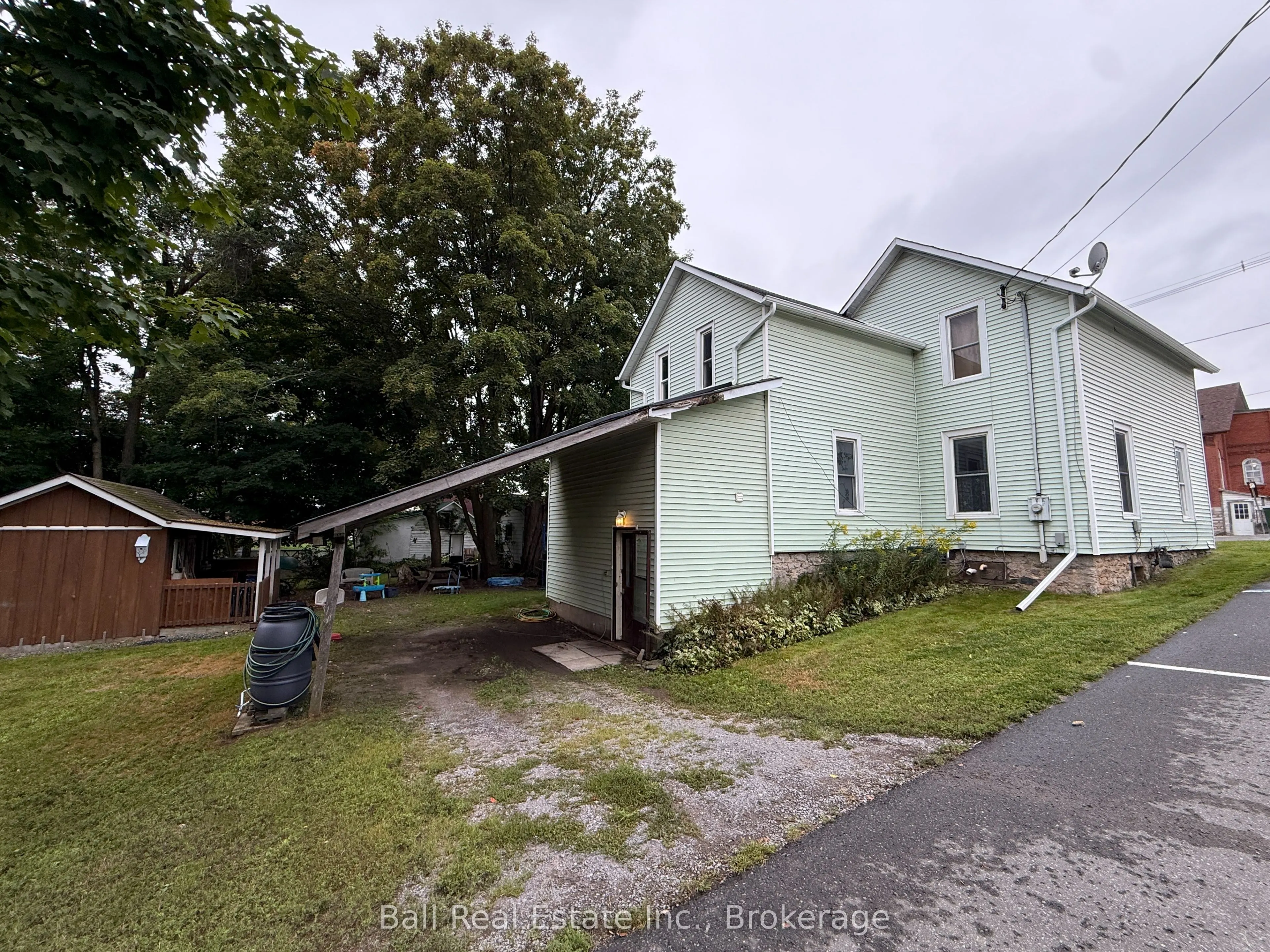 22 Oak Street