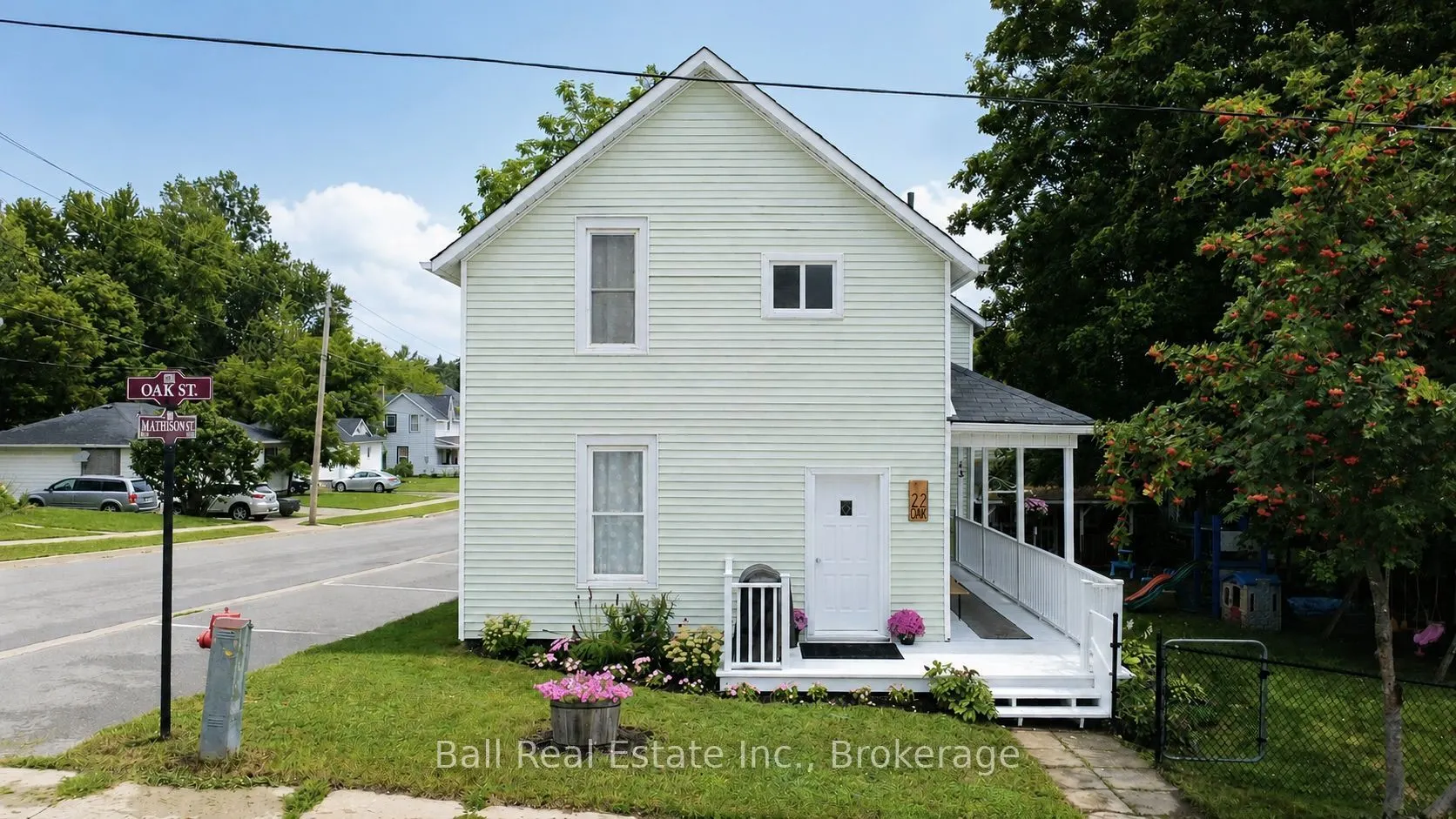 22 Oak Street