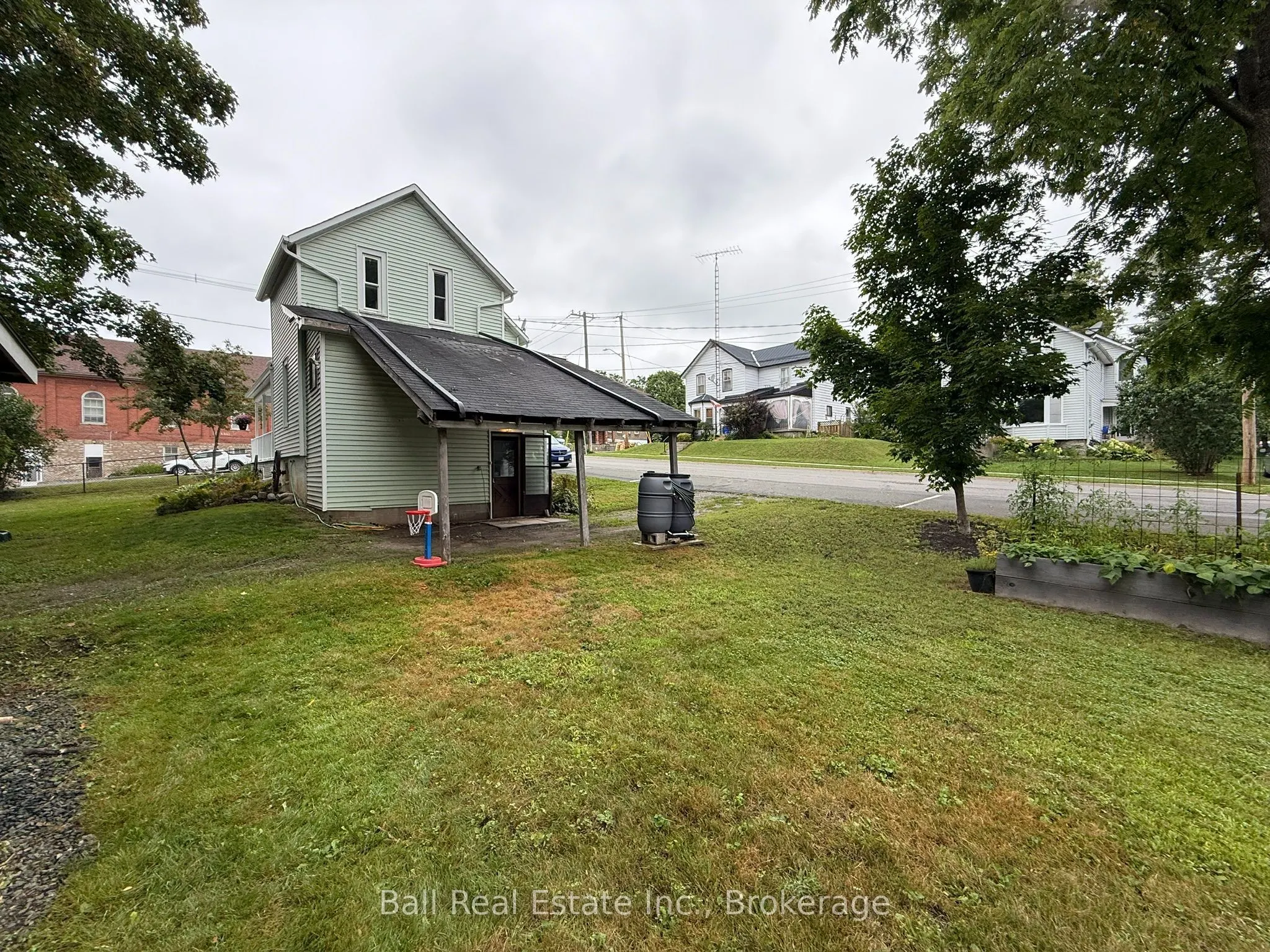 22 Oak Street