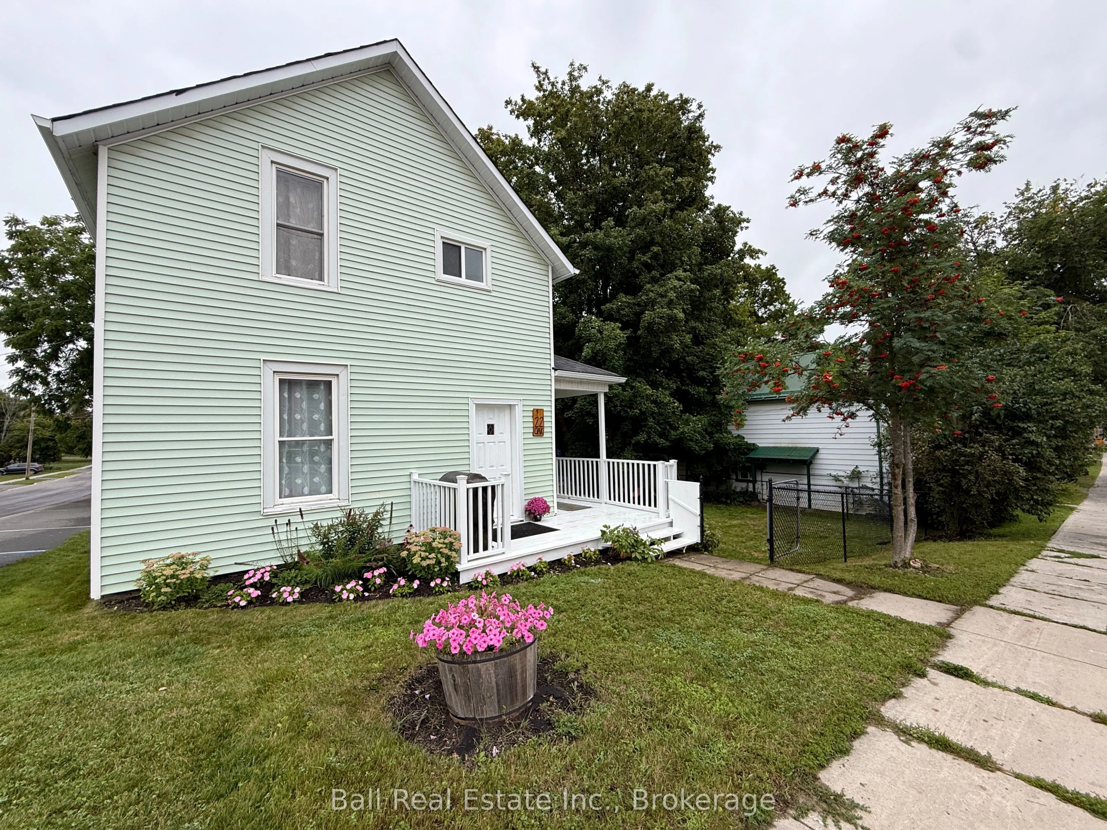 22 Oak Street