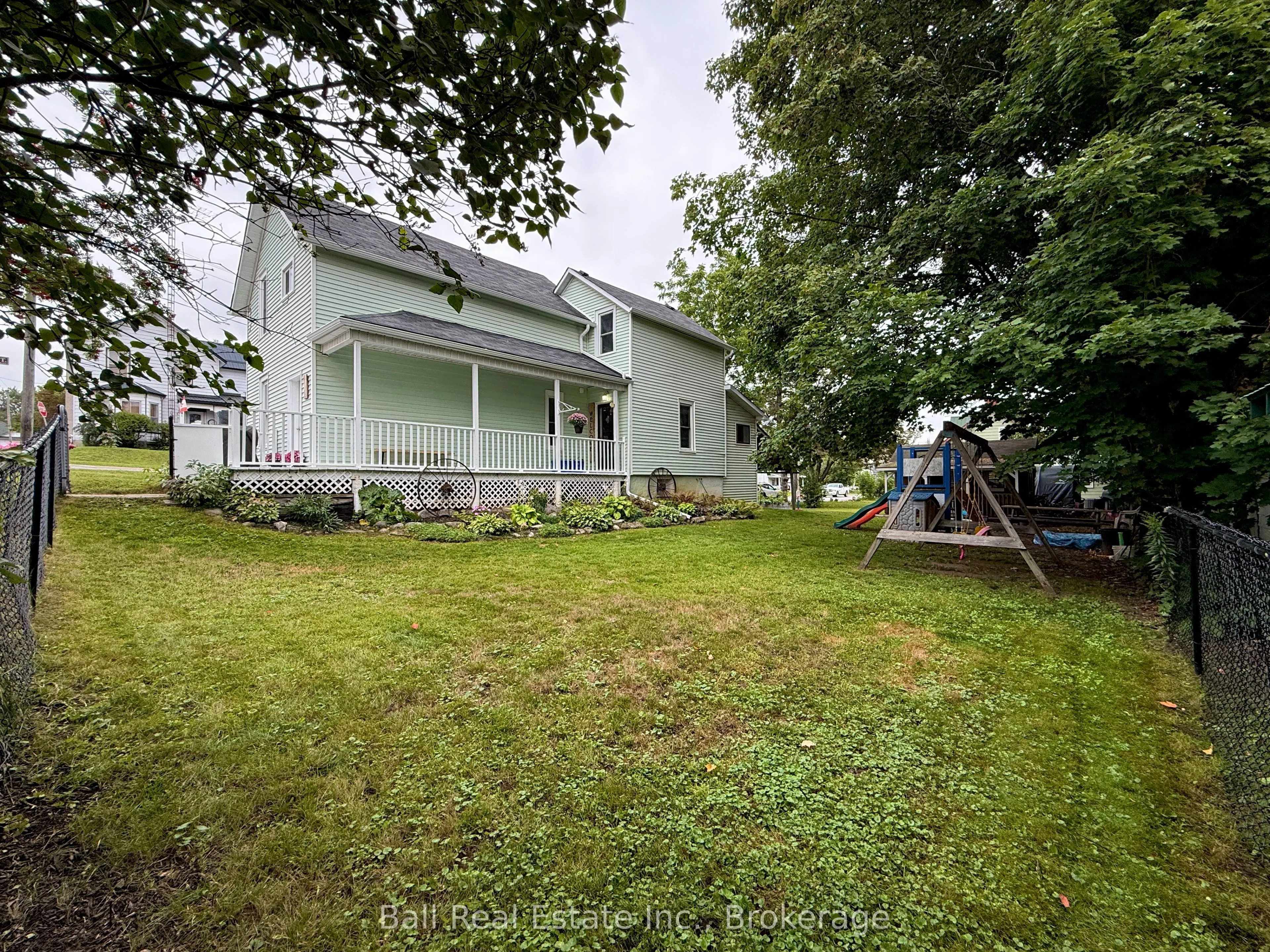 22 Oak Street