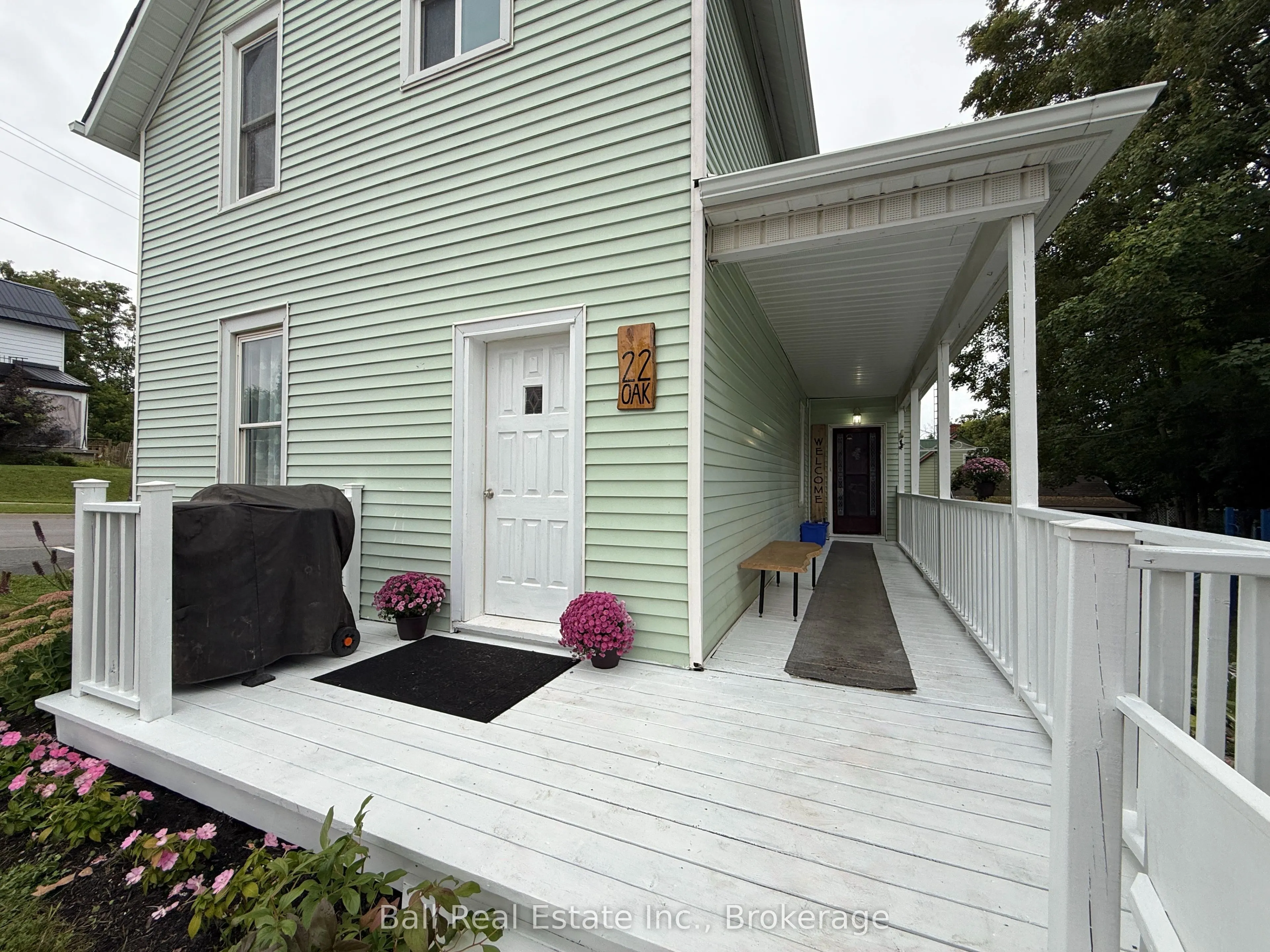 22 Oak Street