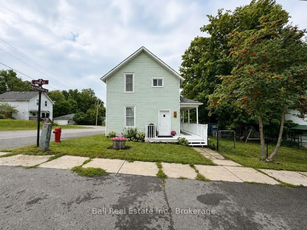 22 Oak Street