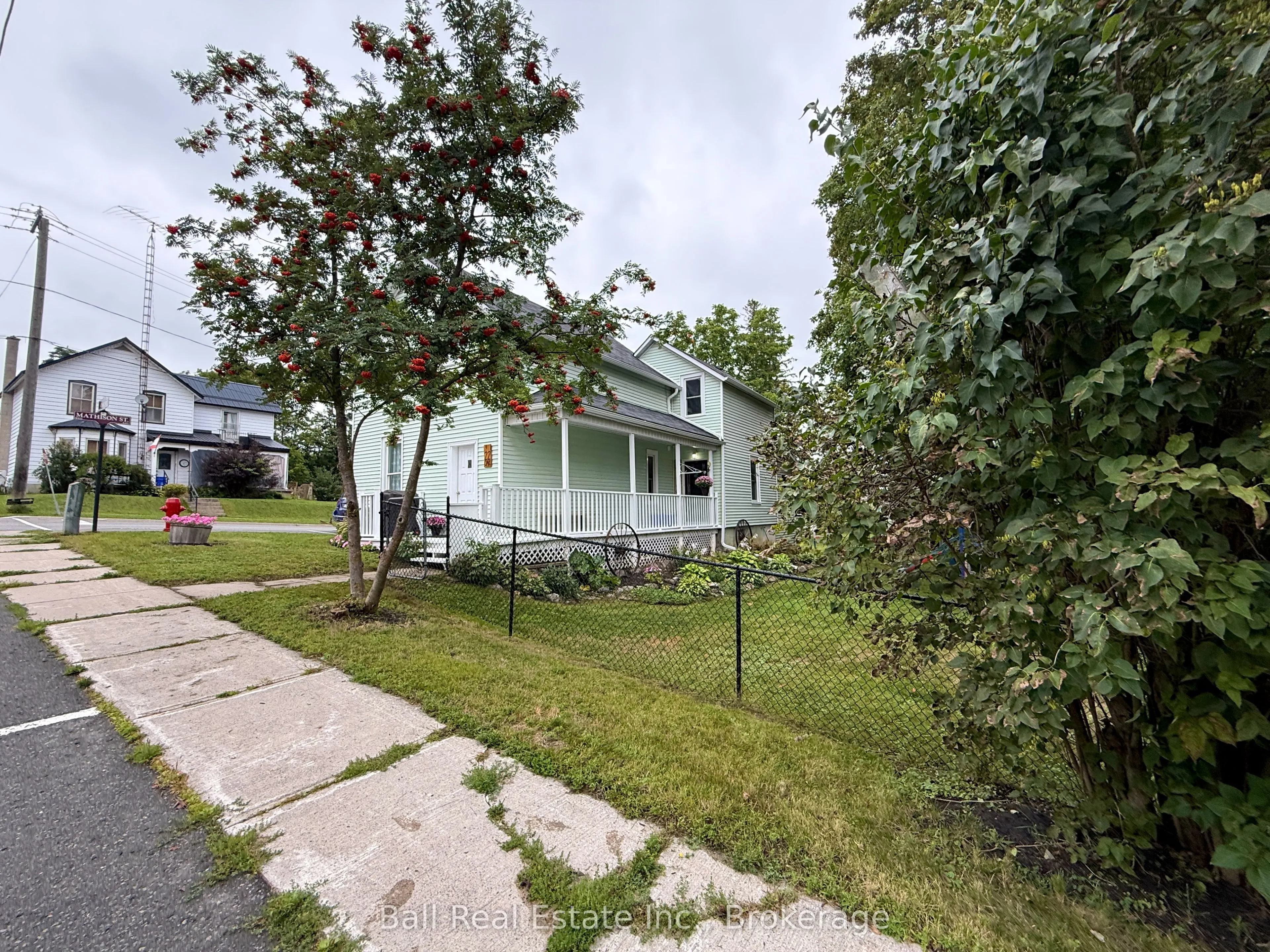 22 Oak Street