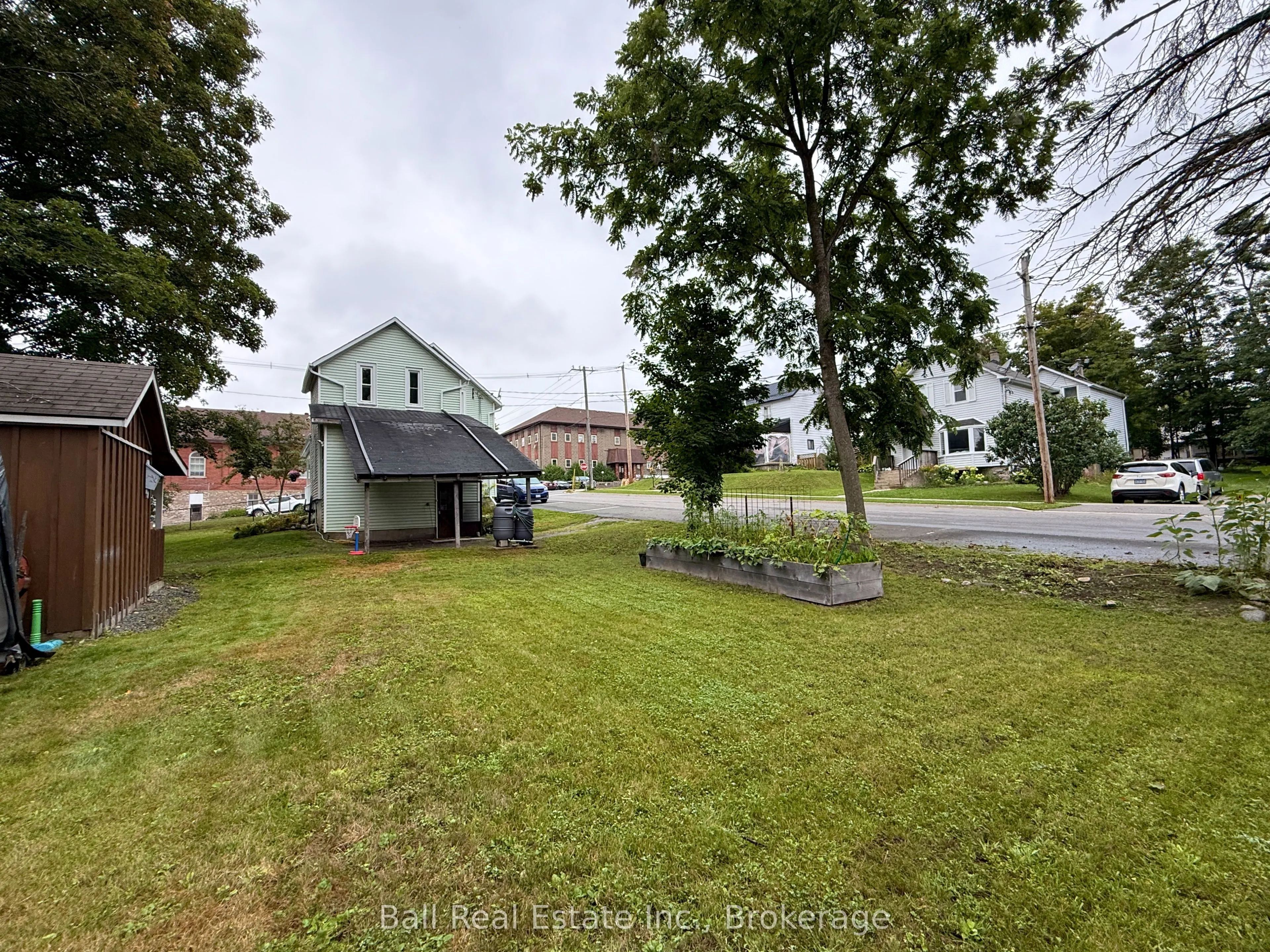 22 Oak Street