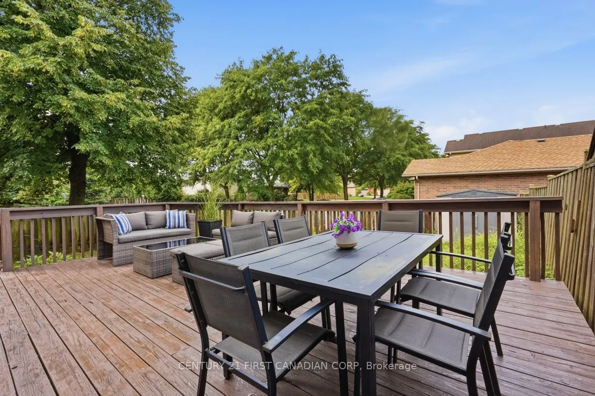 242 MARTINET Avenue