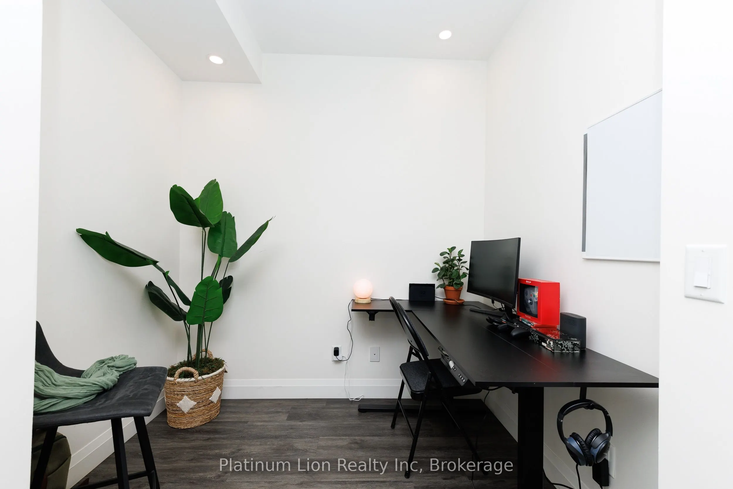 30 Hamilton Street S #201