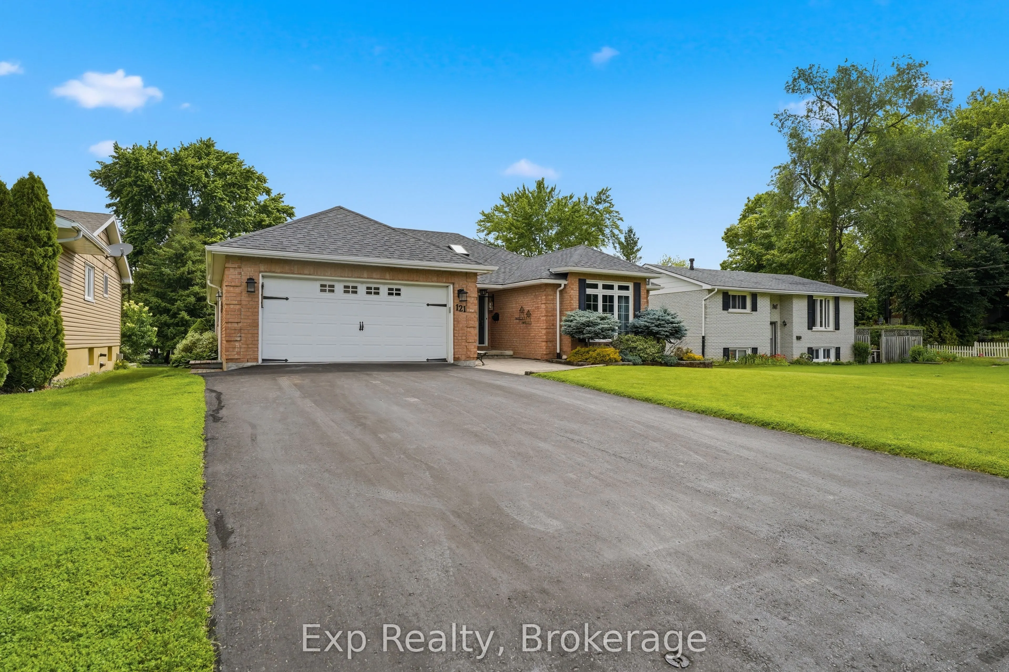 121 Simcoe Street