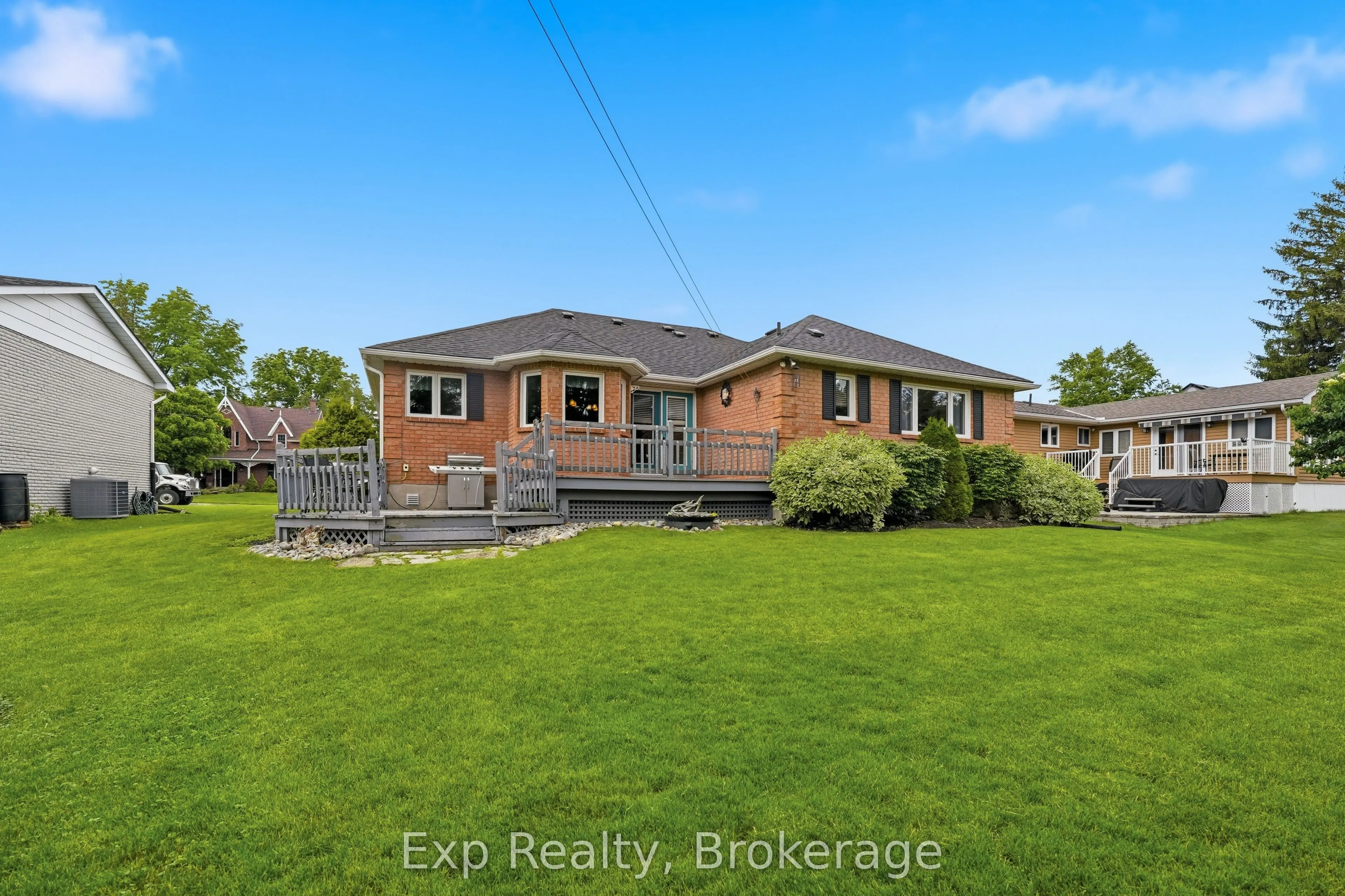 121 Simcoe Street