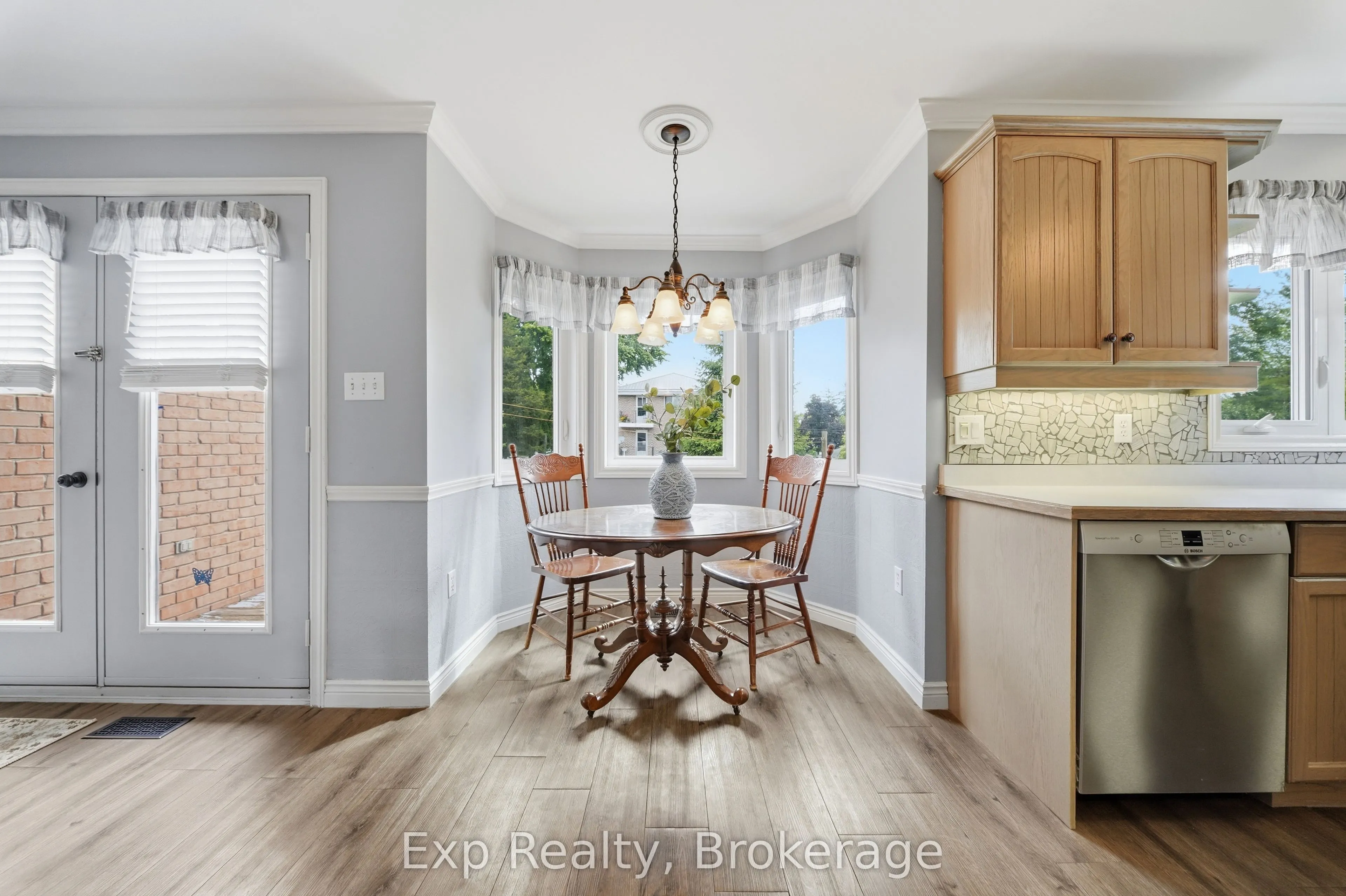 121 Simcoe Street