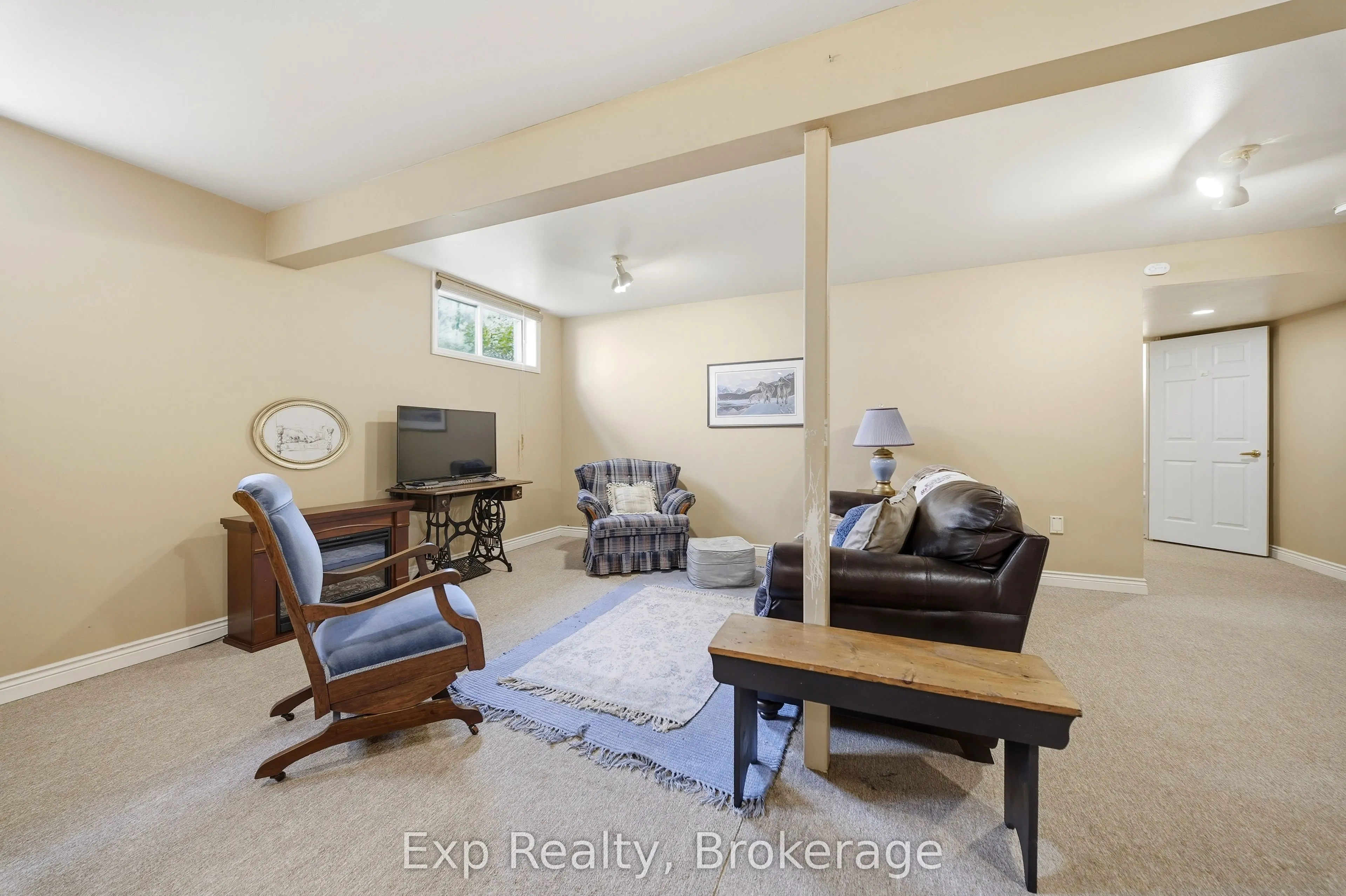 121 Simcoe Street
