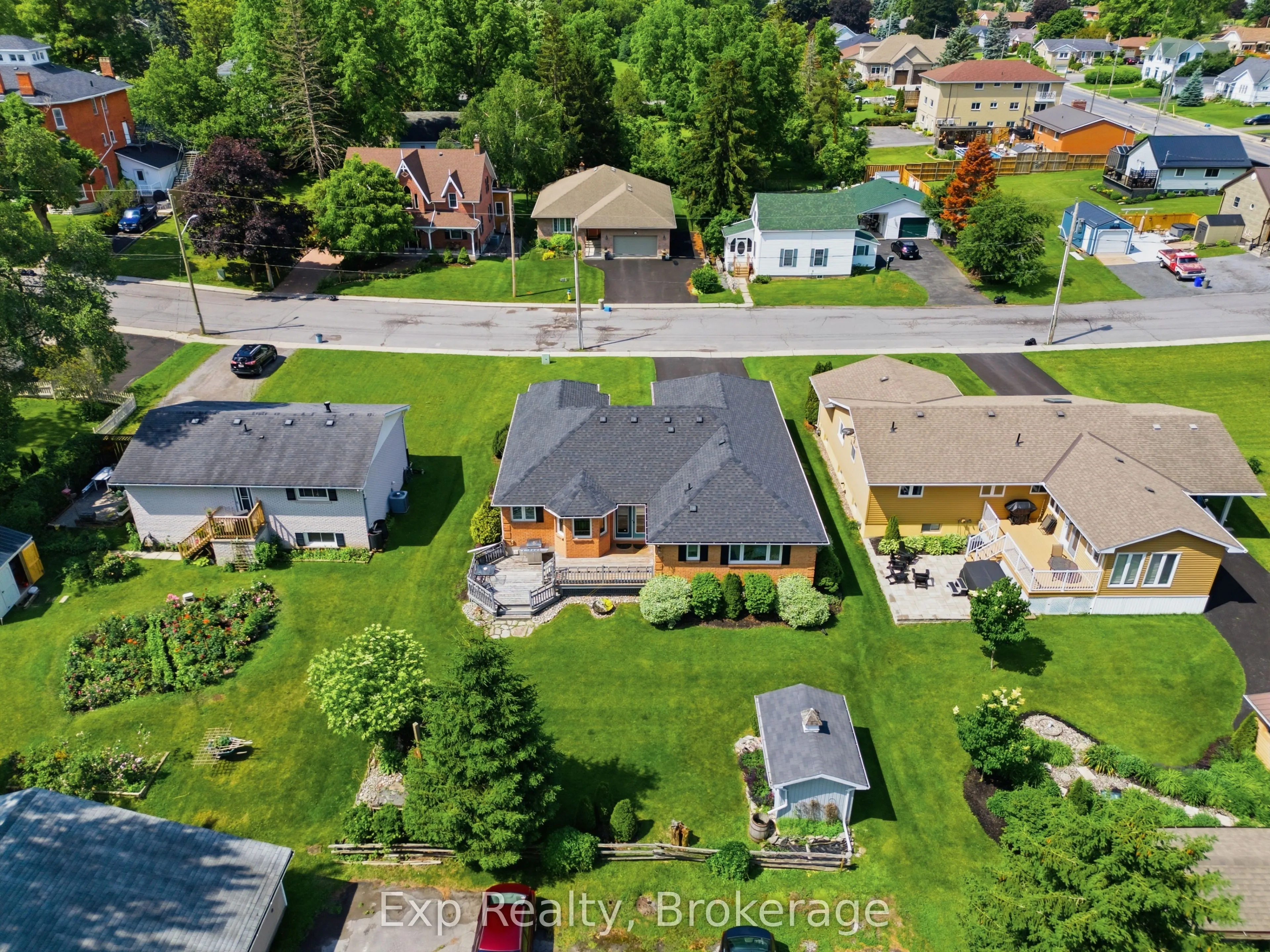 121 Simcoe Street