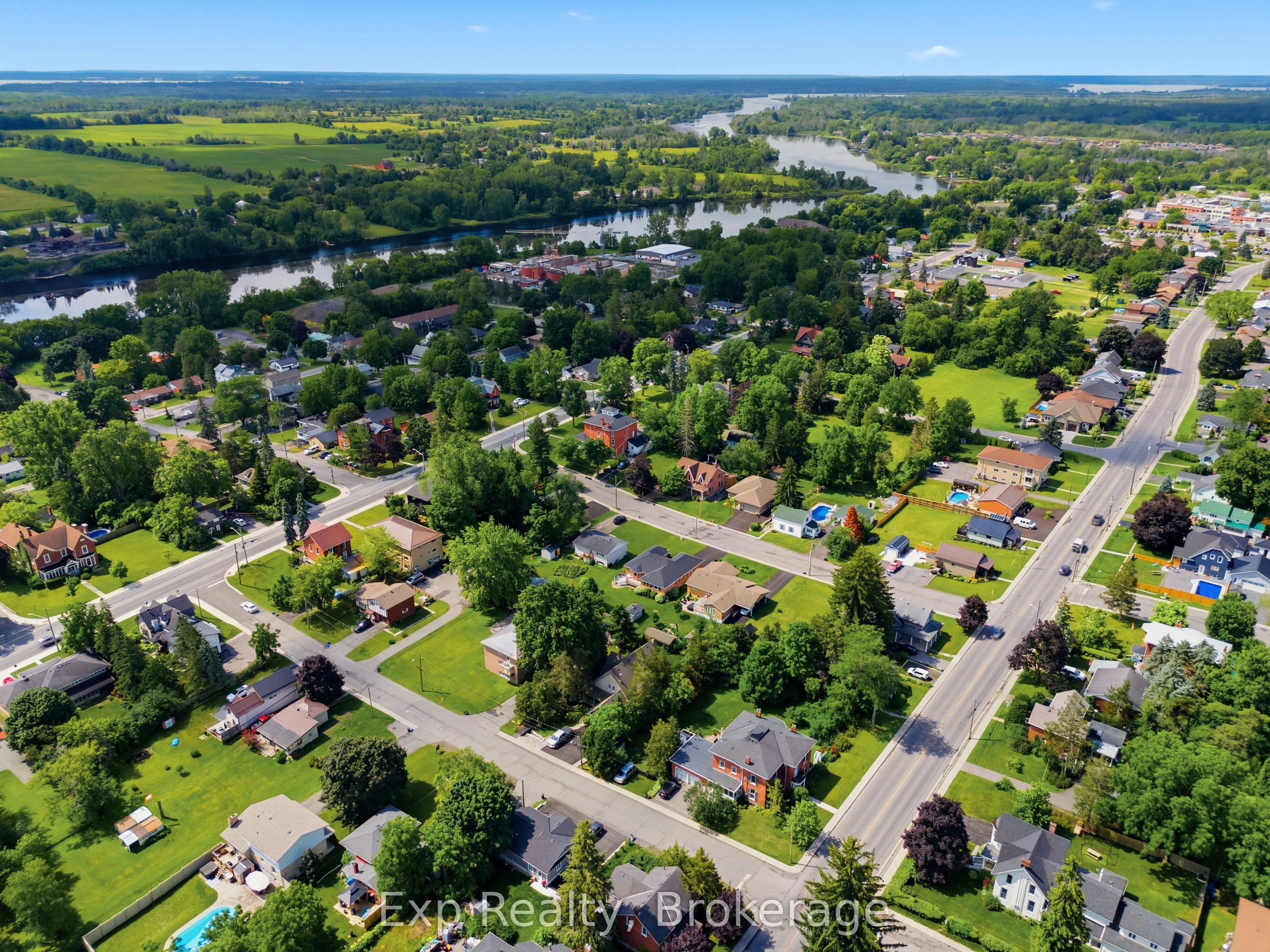 121 Simcoe Street