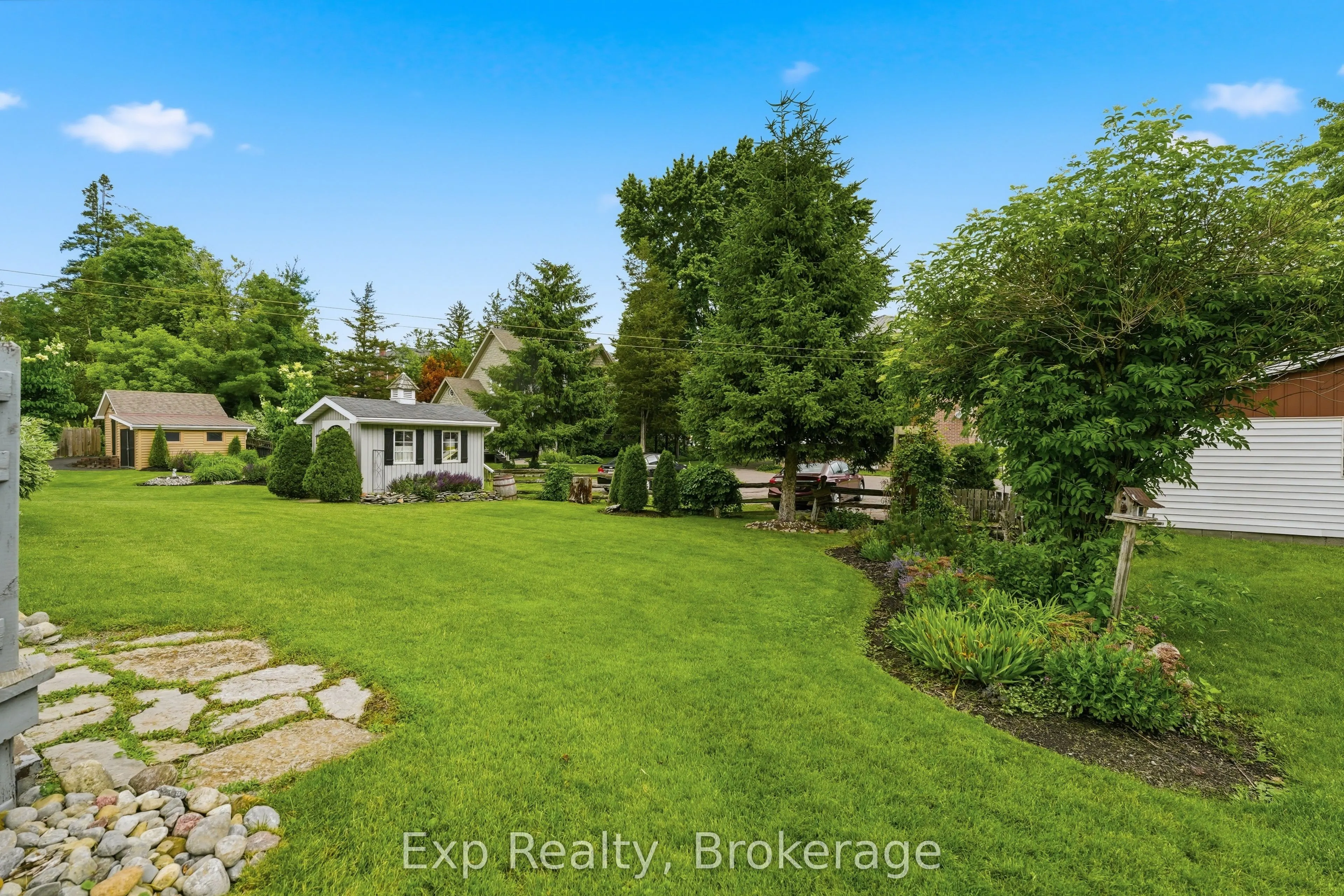 121 Simcoe Street