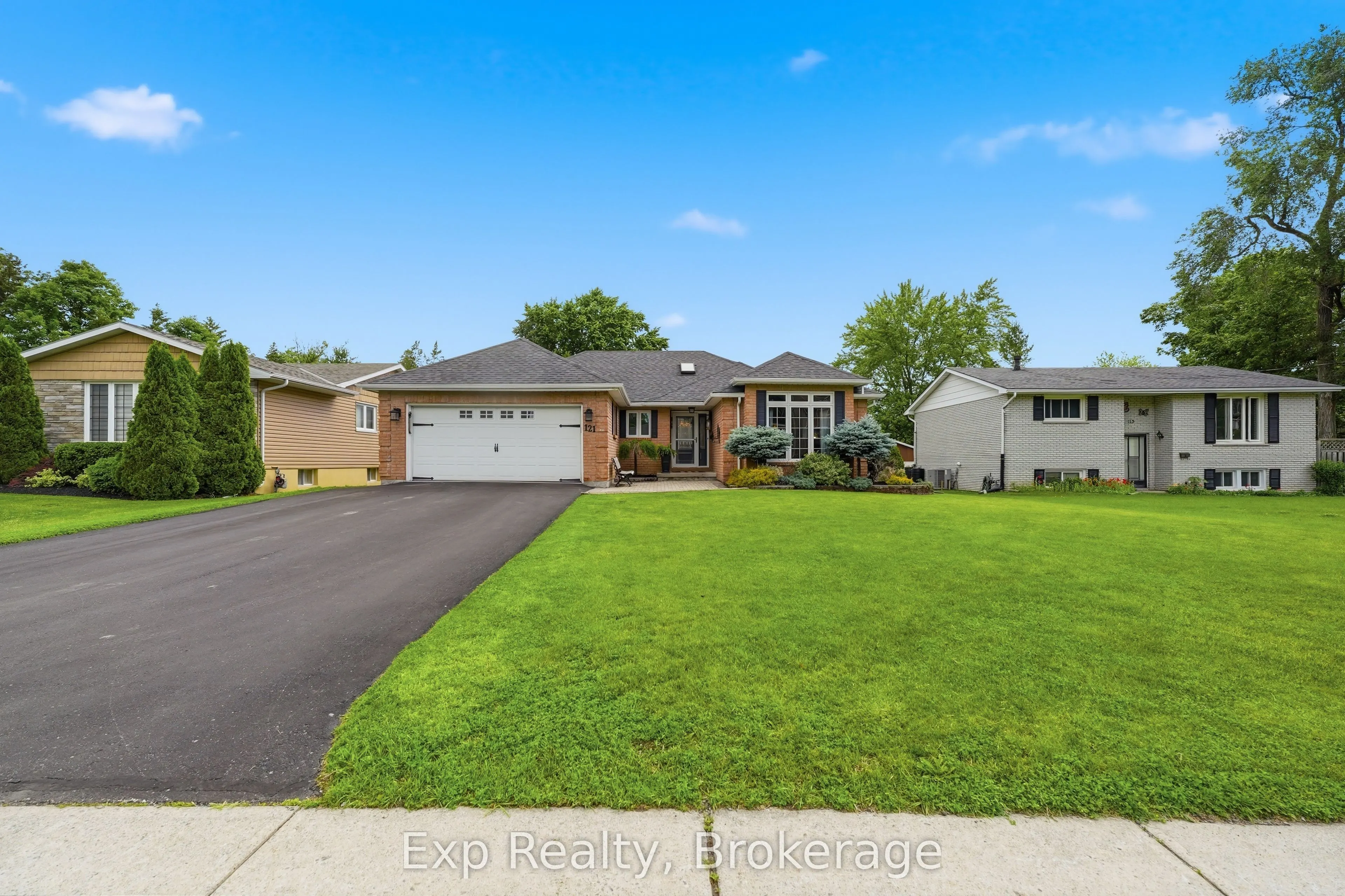 121 Simcoe Street