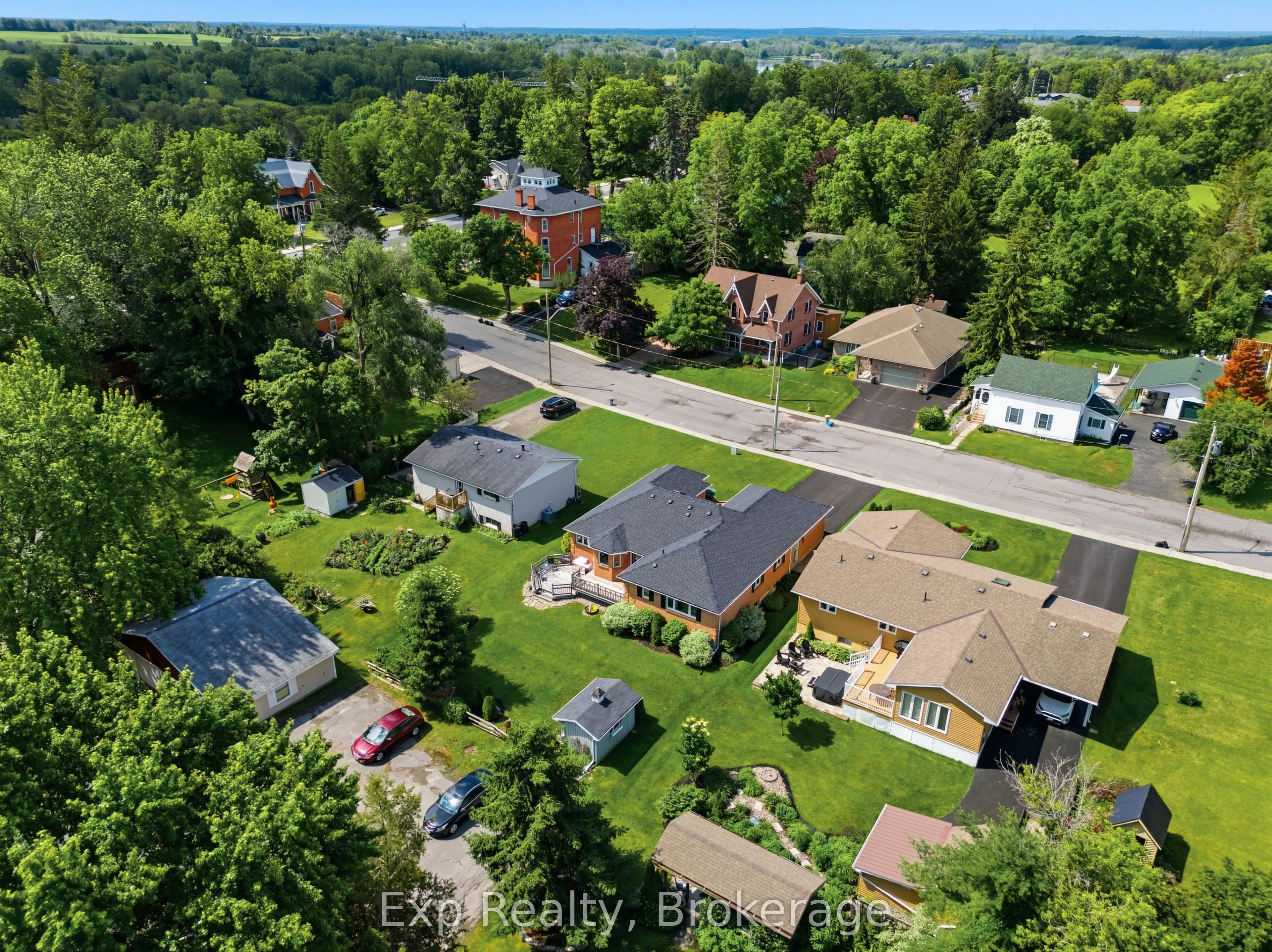 121 Simcoe Street