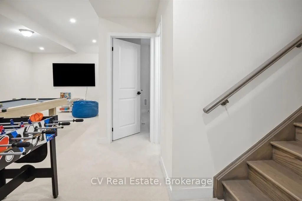 125 Stoneleigh Drive