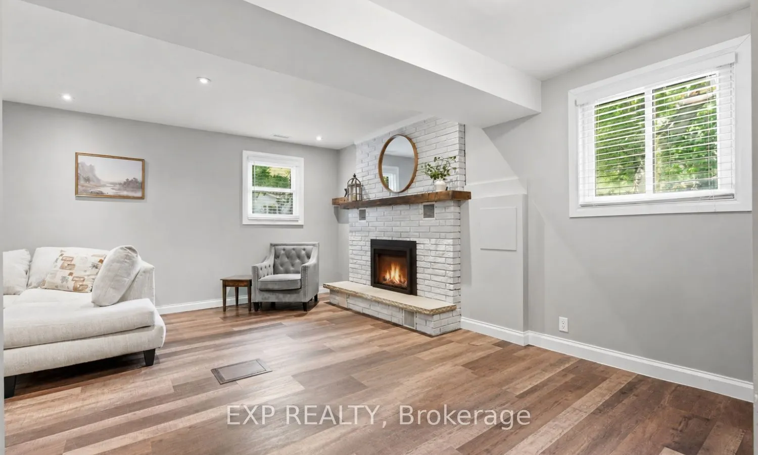 72 Crestlynn Crescent