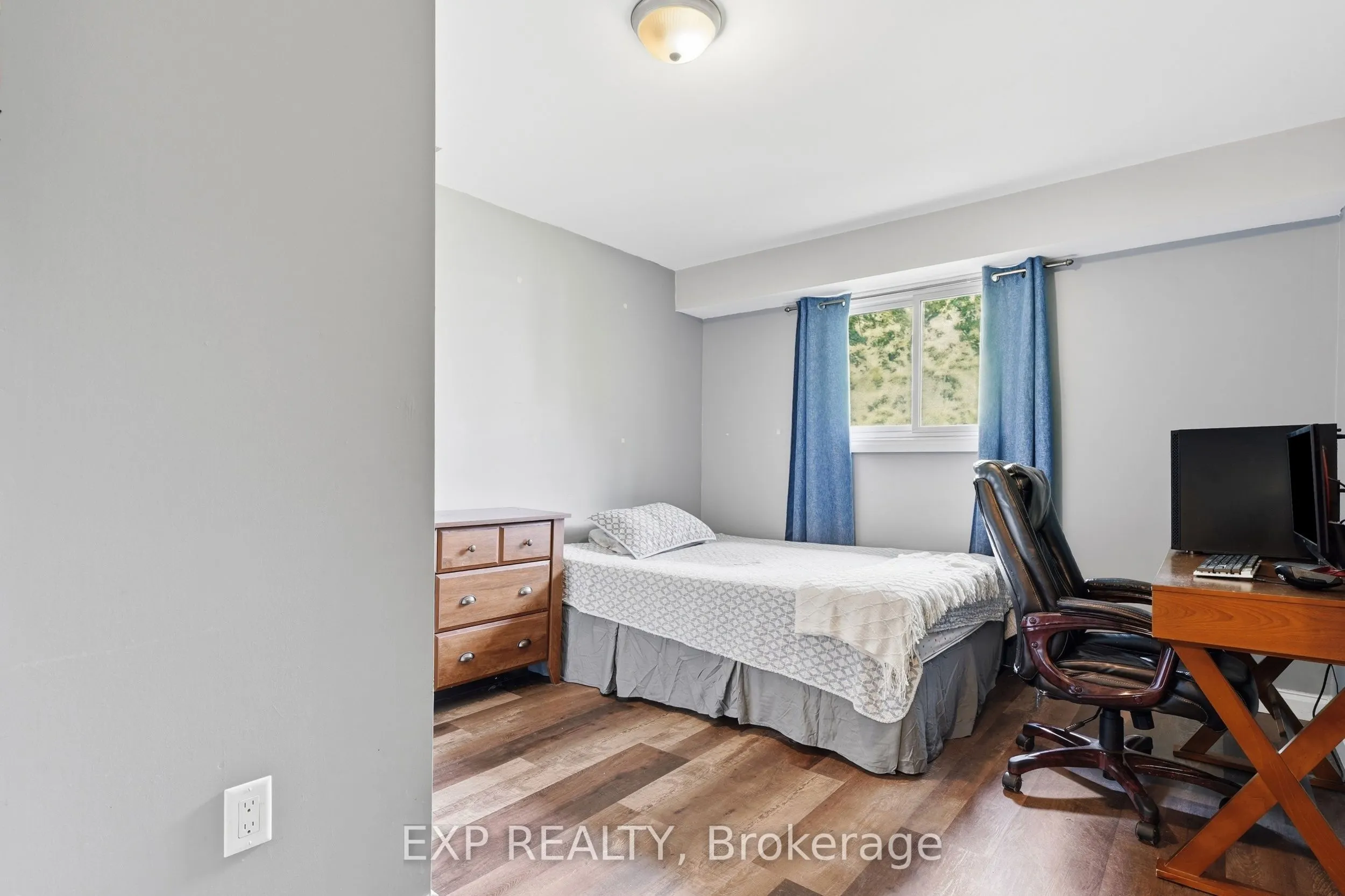 72 Crestlynn Crescent