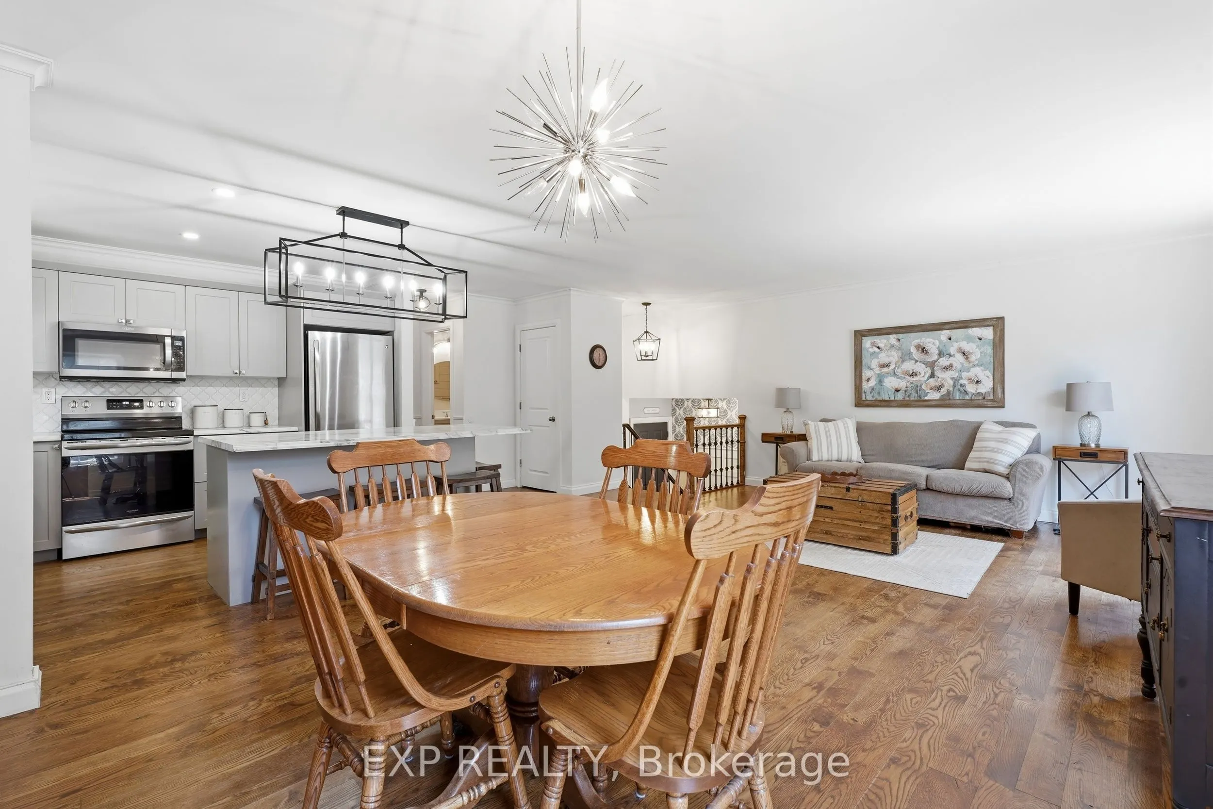 72 Crestlynn Crescent