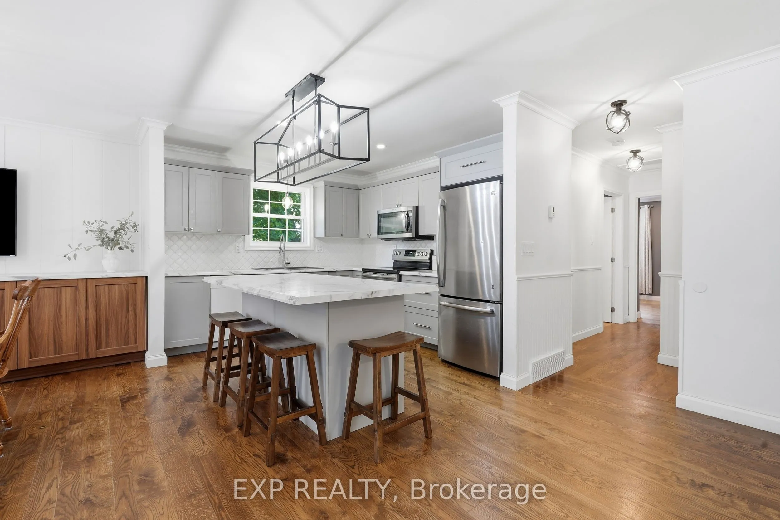 72 Crestlynn Crescent
