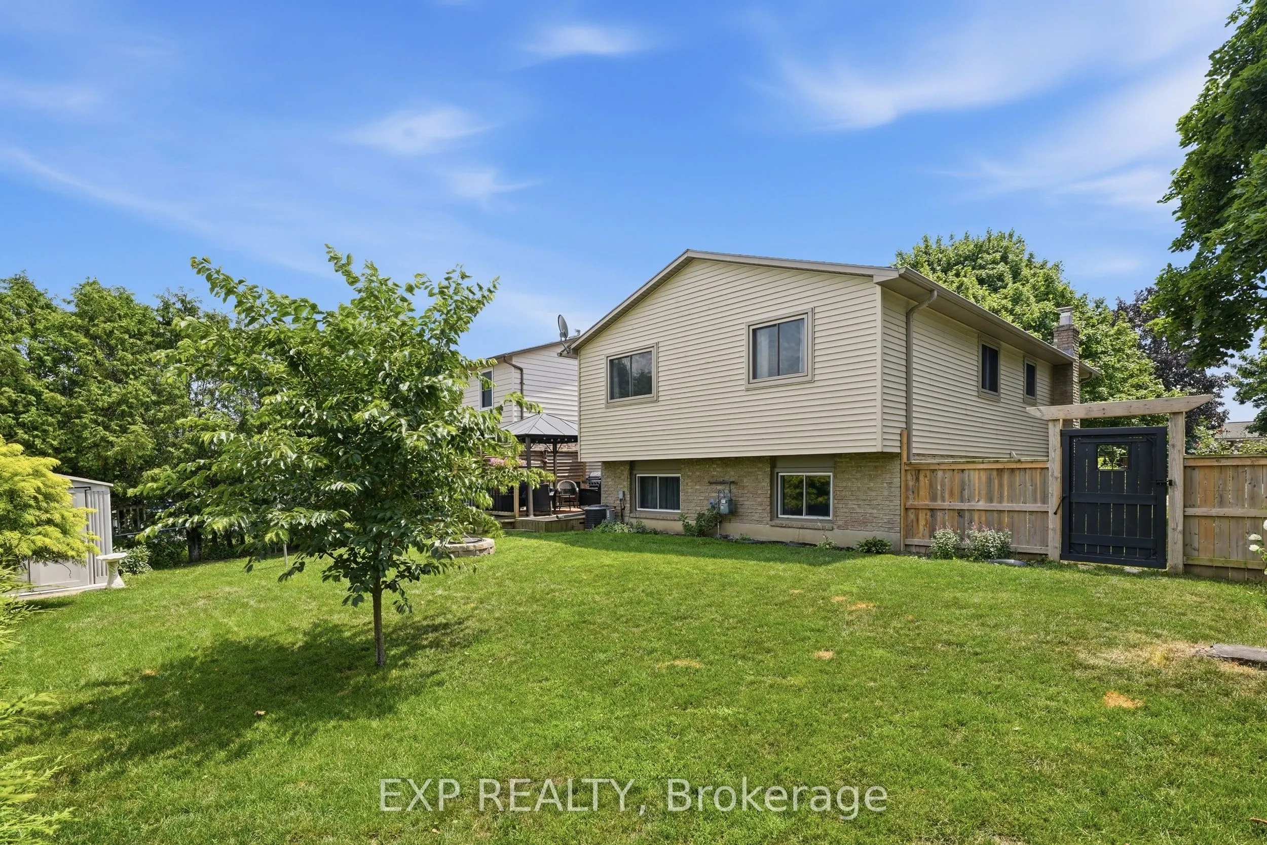 72 Crestlynn Crescent