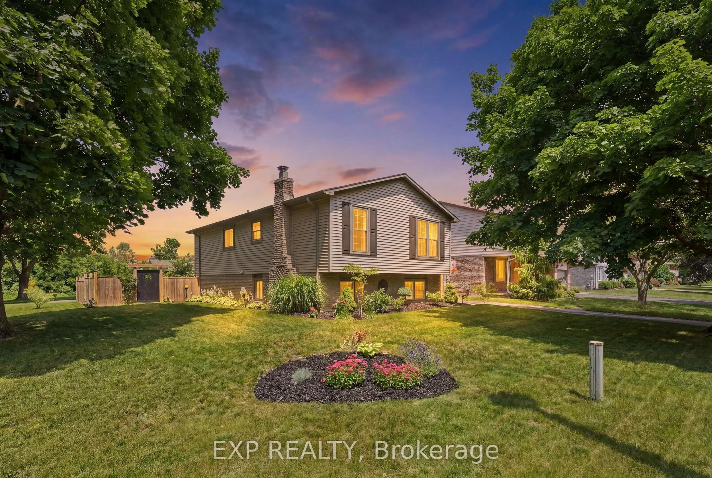 72 Crestlynn Crescent
