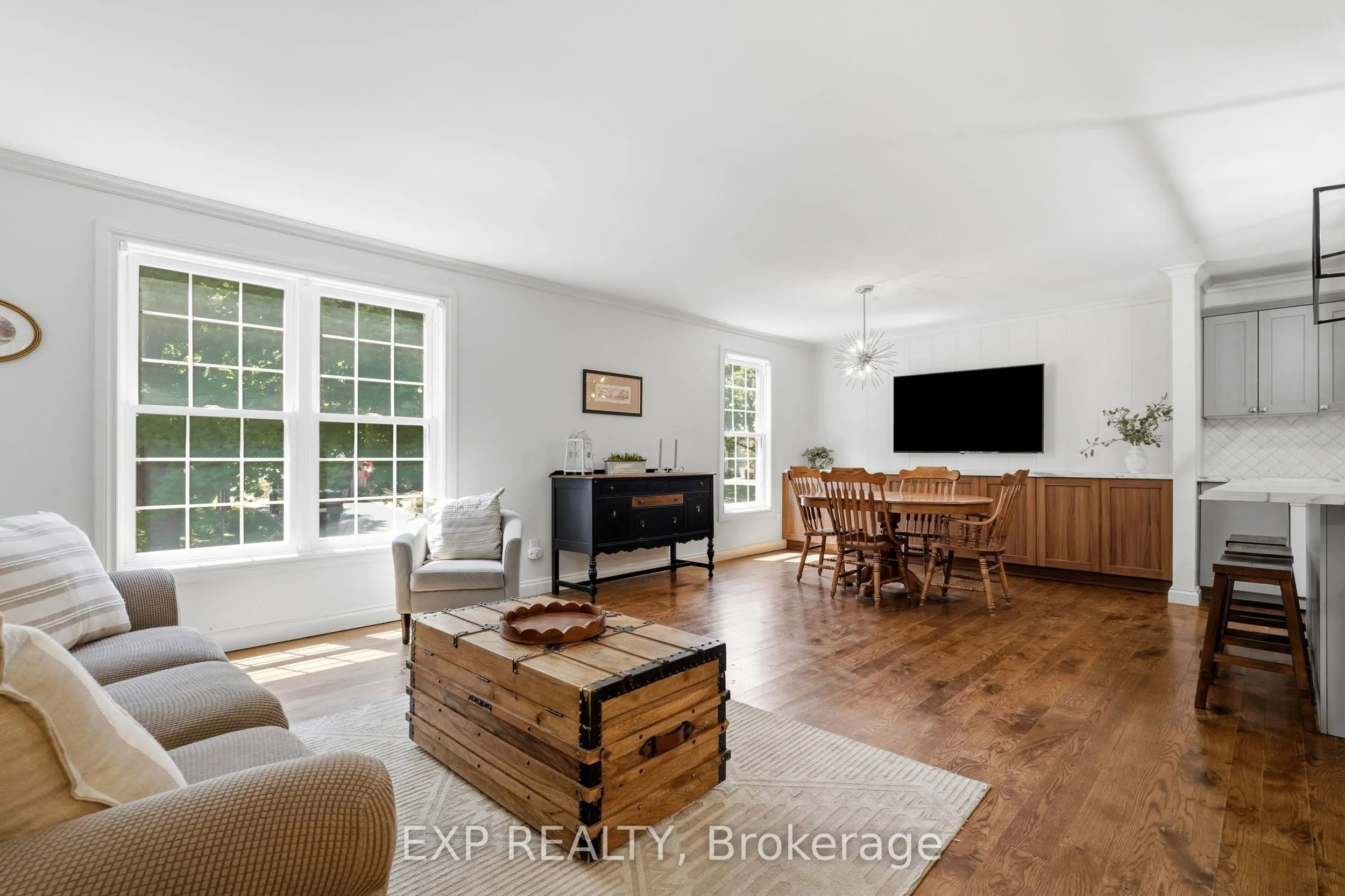 72 Crestlynn Crescent