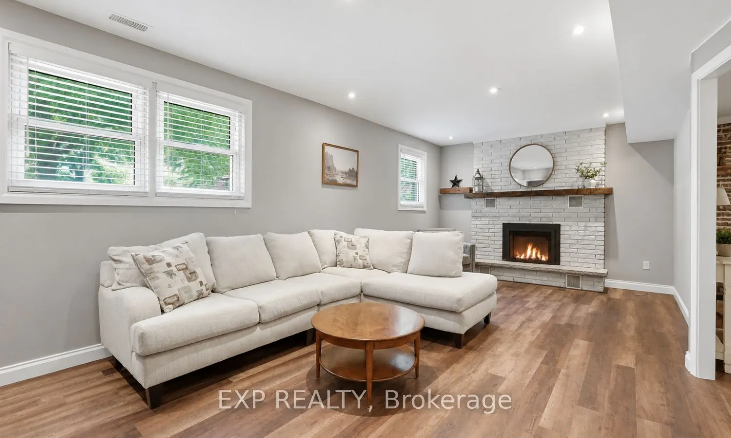 72 Crestlynn Crescent