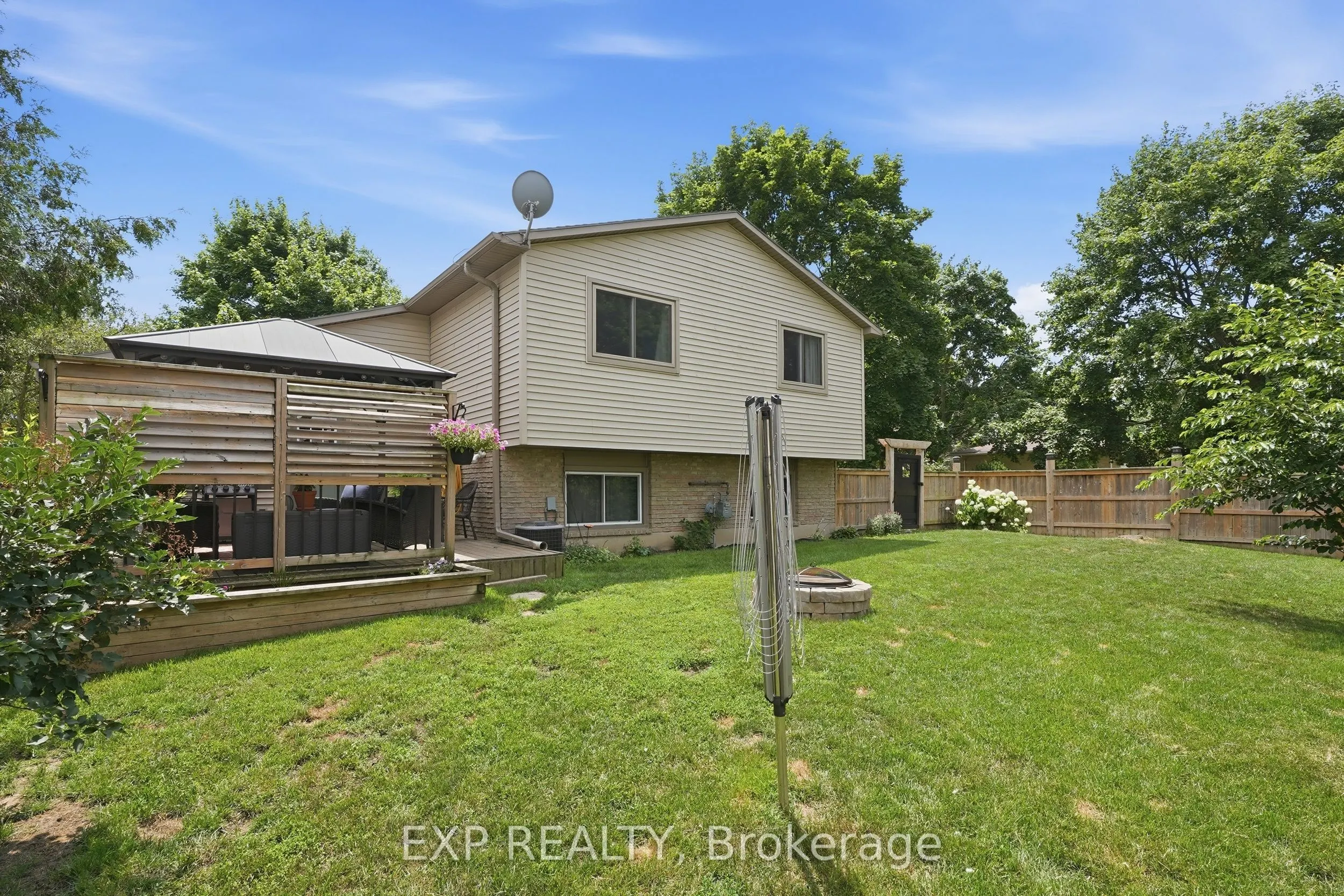 72 Crestlynn Crescent