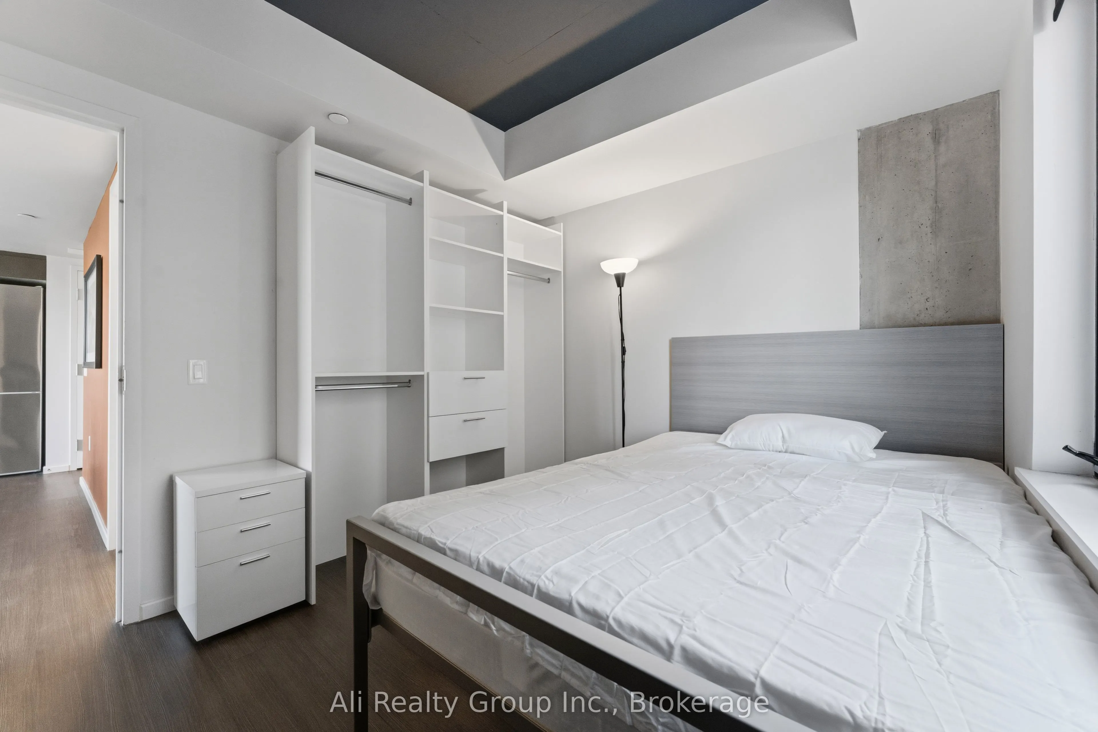 105 Champagne Avenue S #603