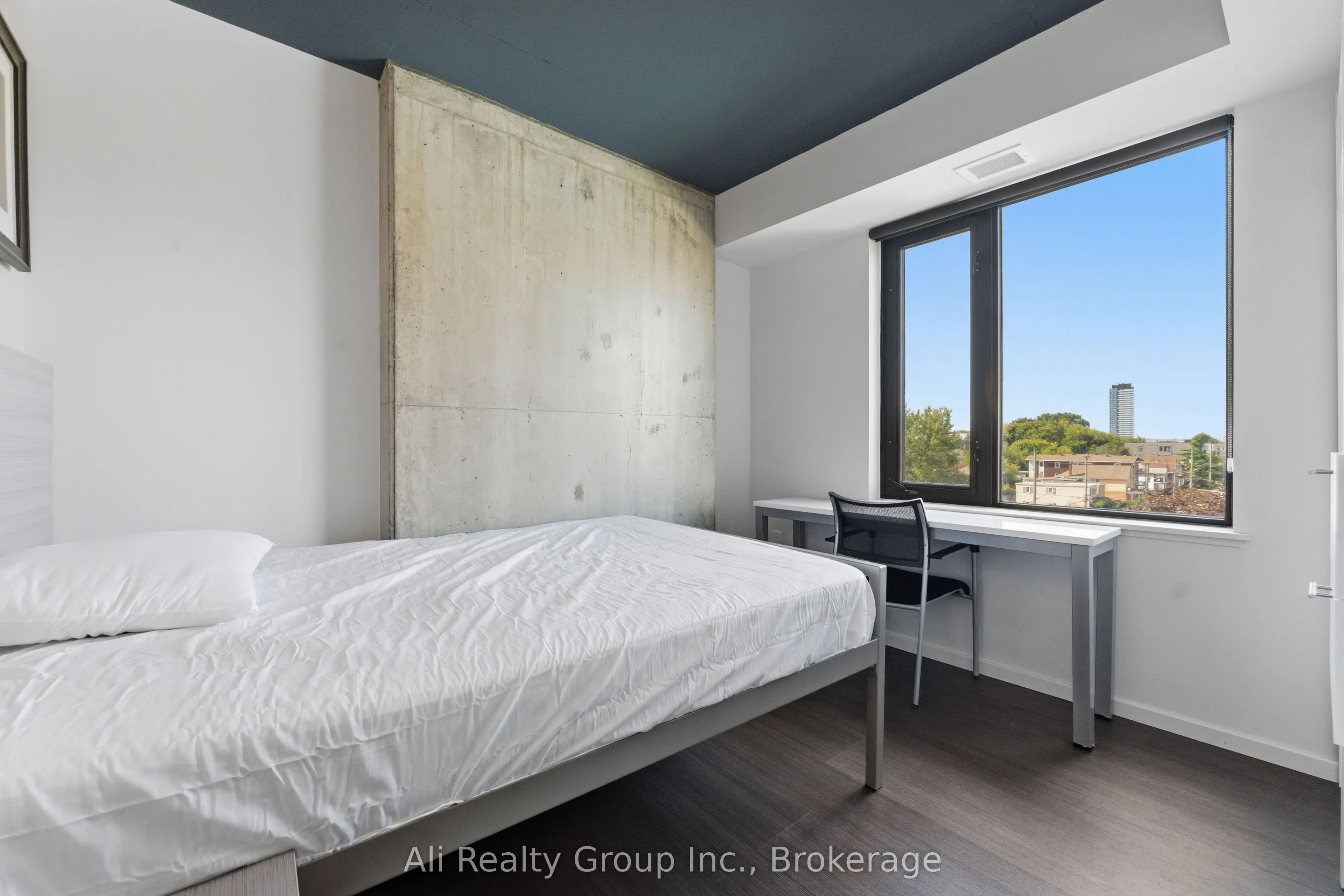 105 Champagne Avenue S #603