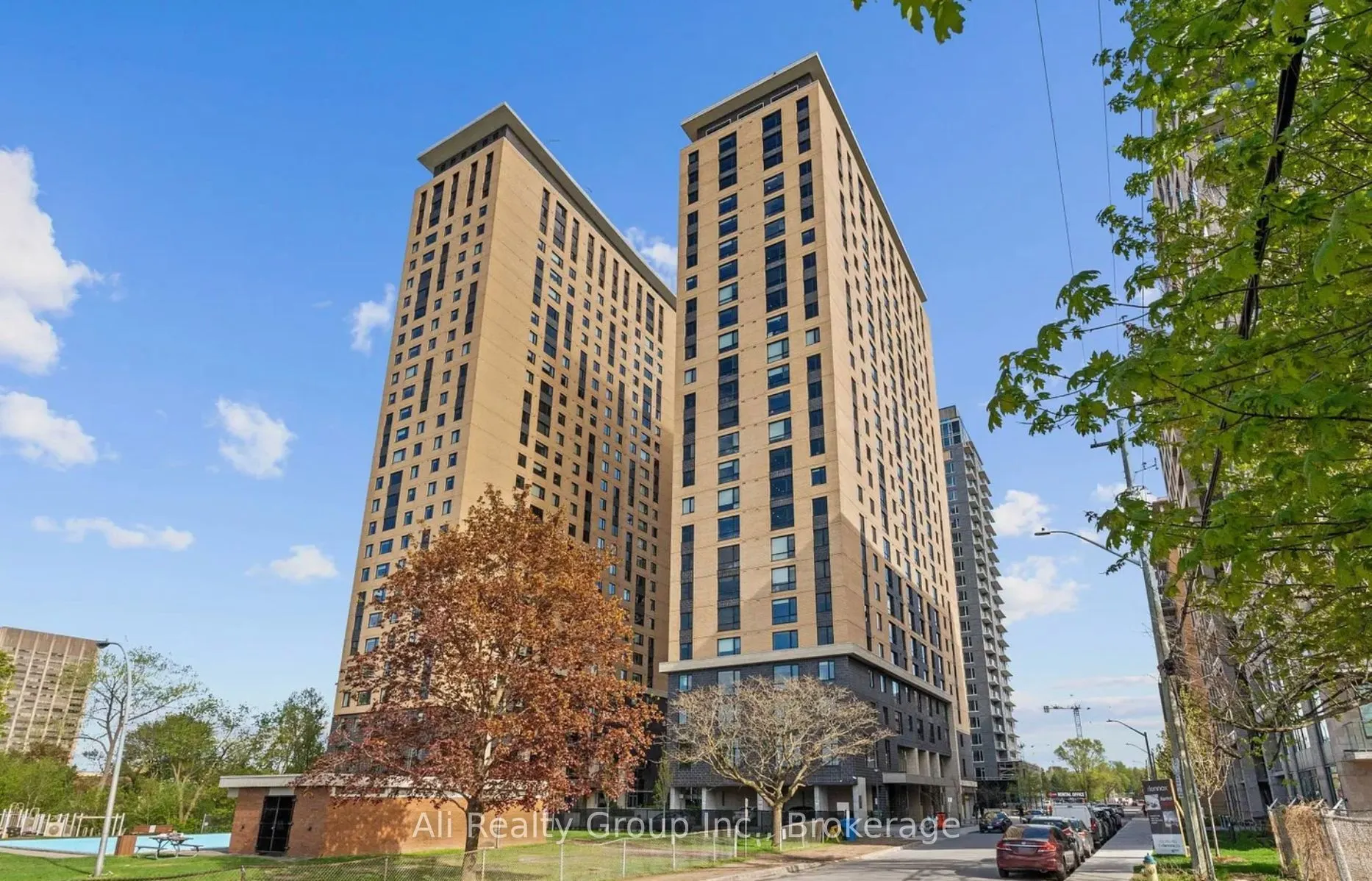 105 Champagne Avenue S #603