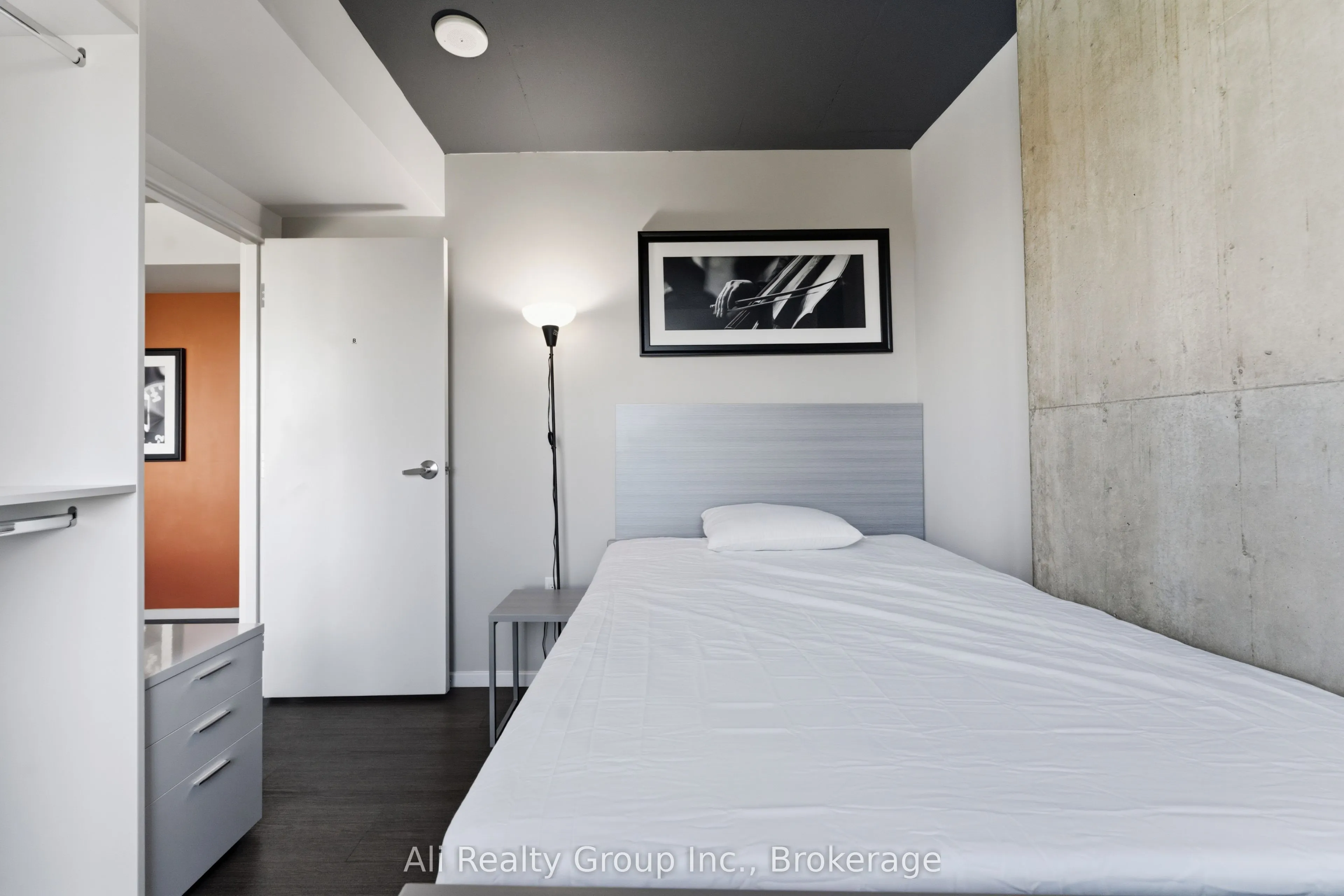 105 Champagne Avenue S #603