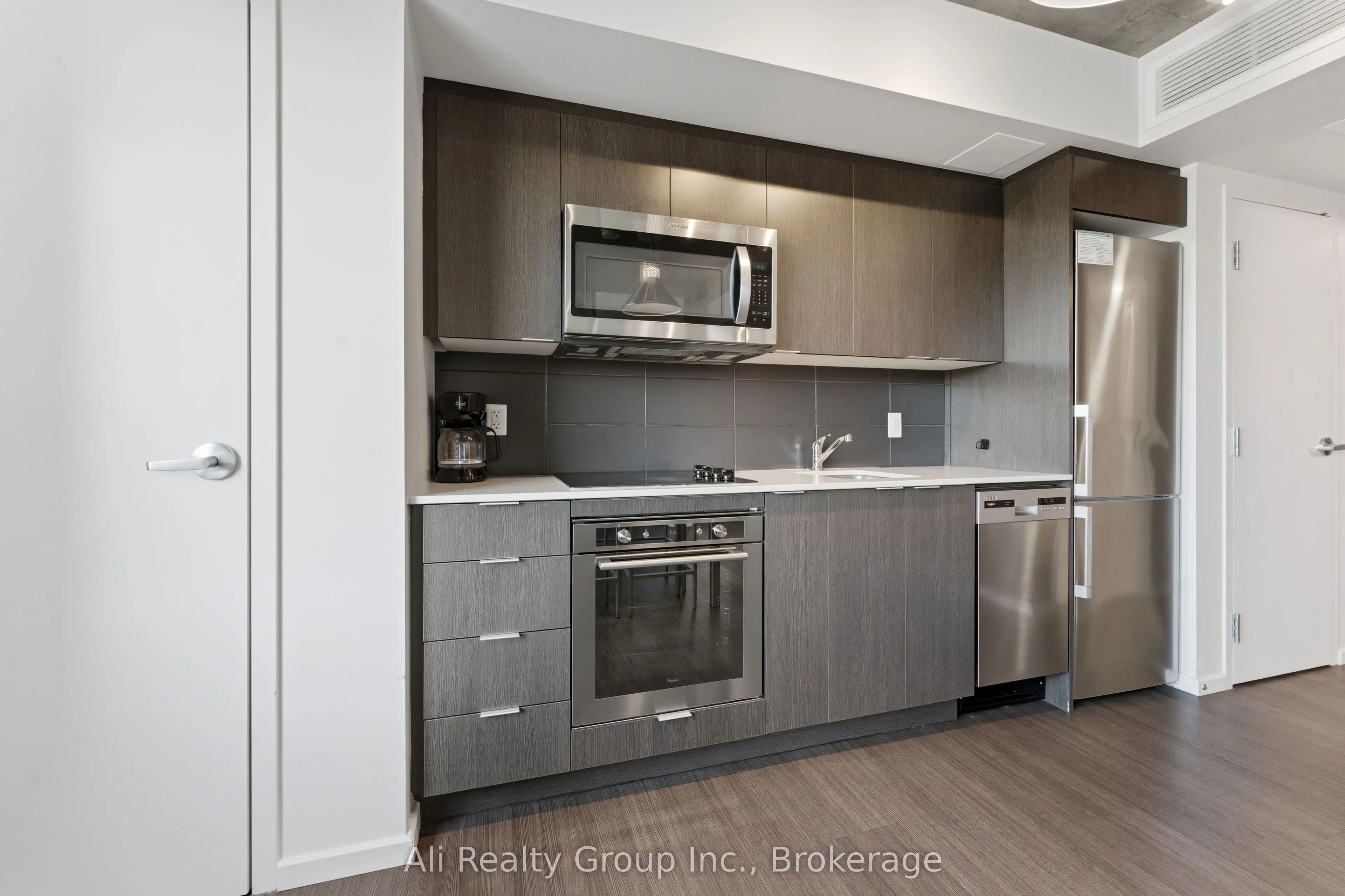 105 Champagne Avenue S #603
