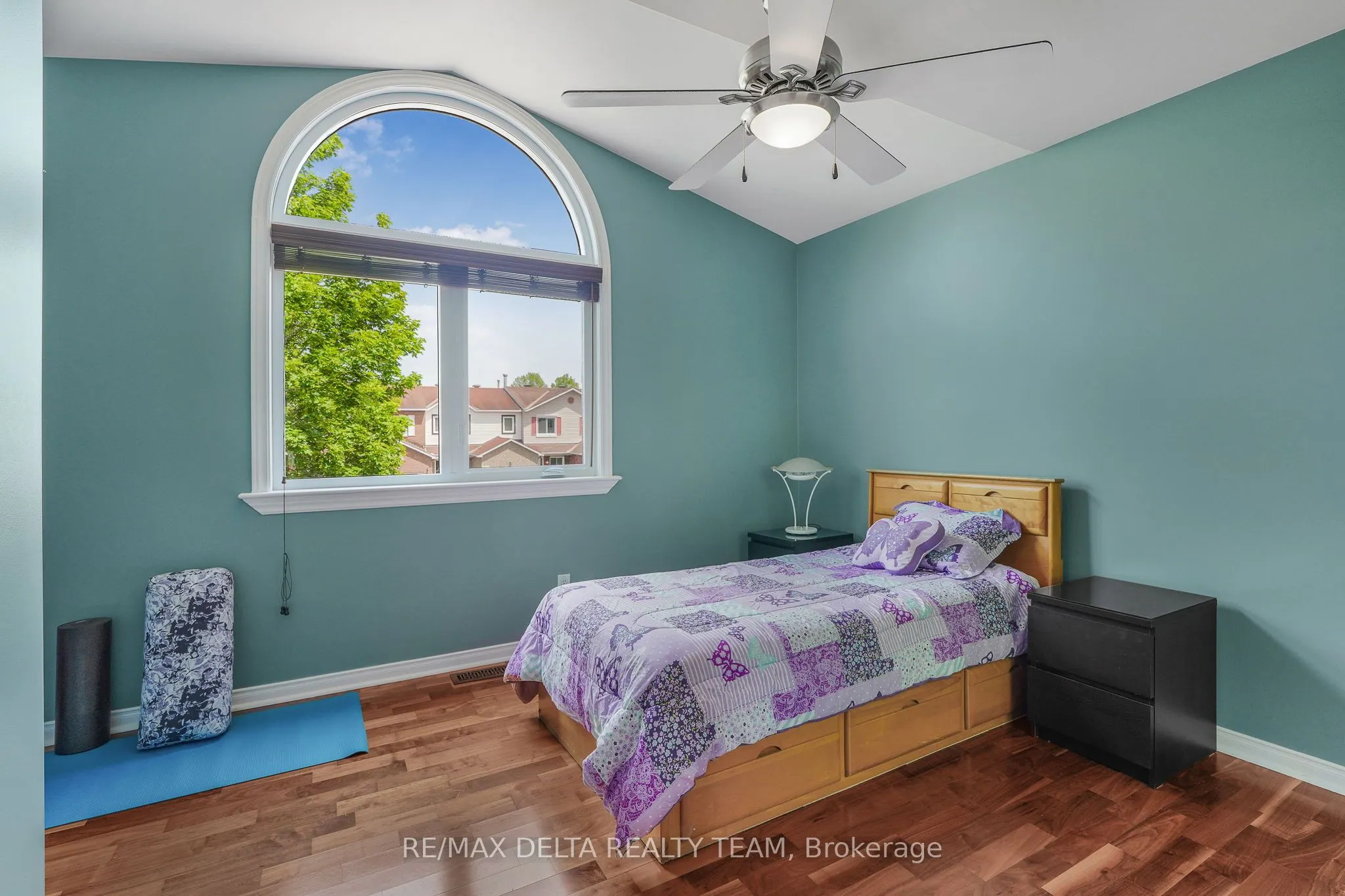 2040 Sunland Drive