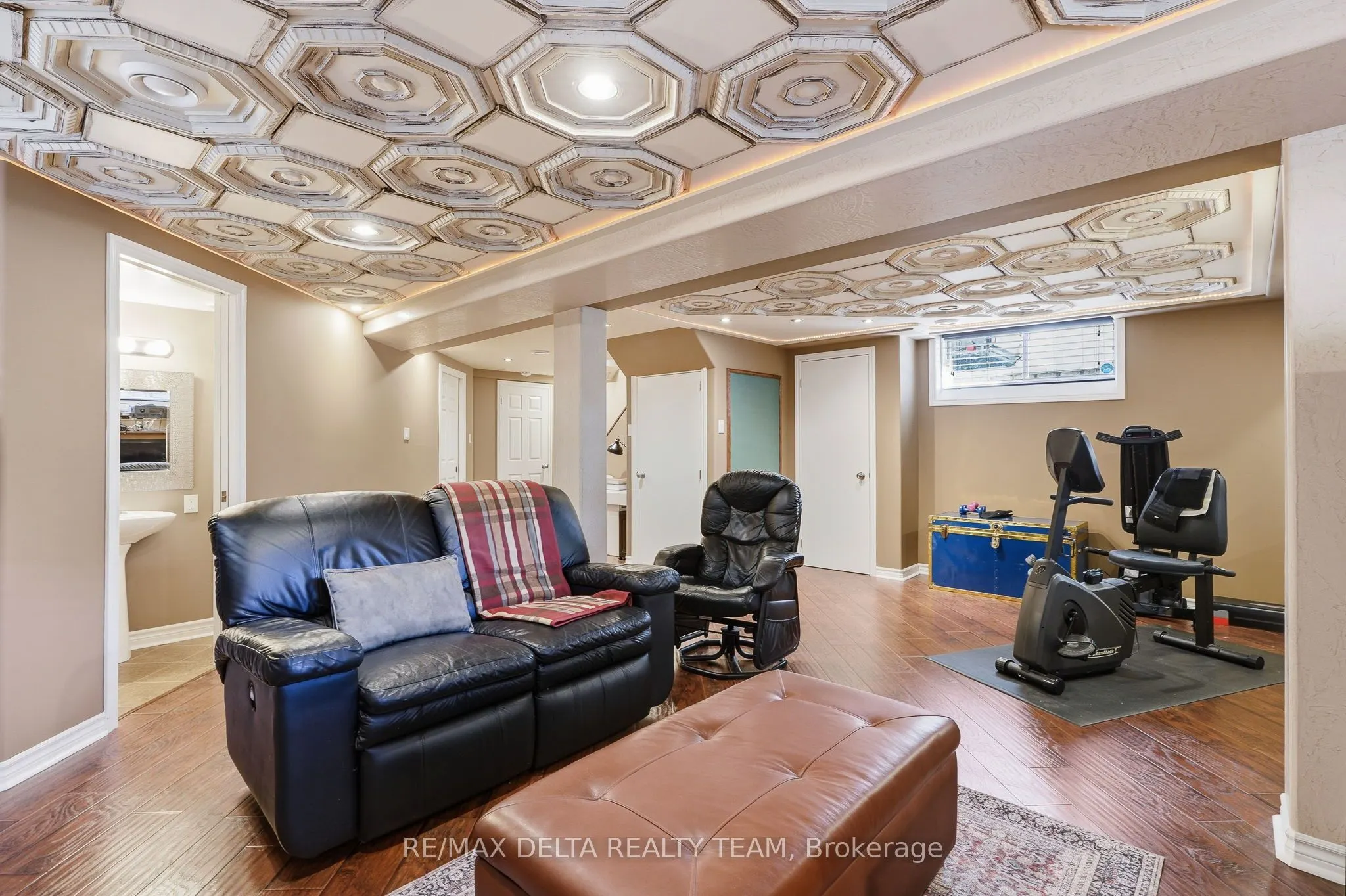 2040 Sunland Drive