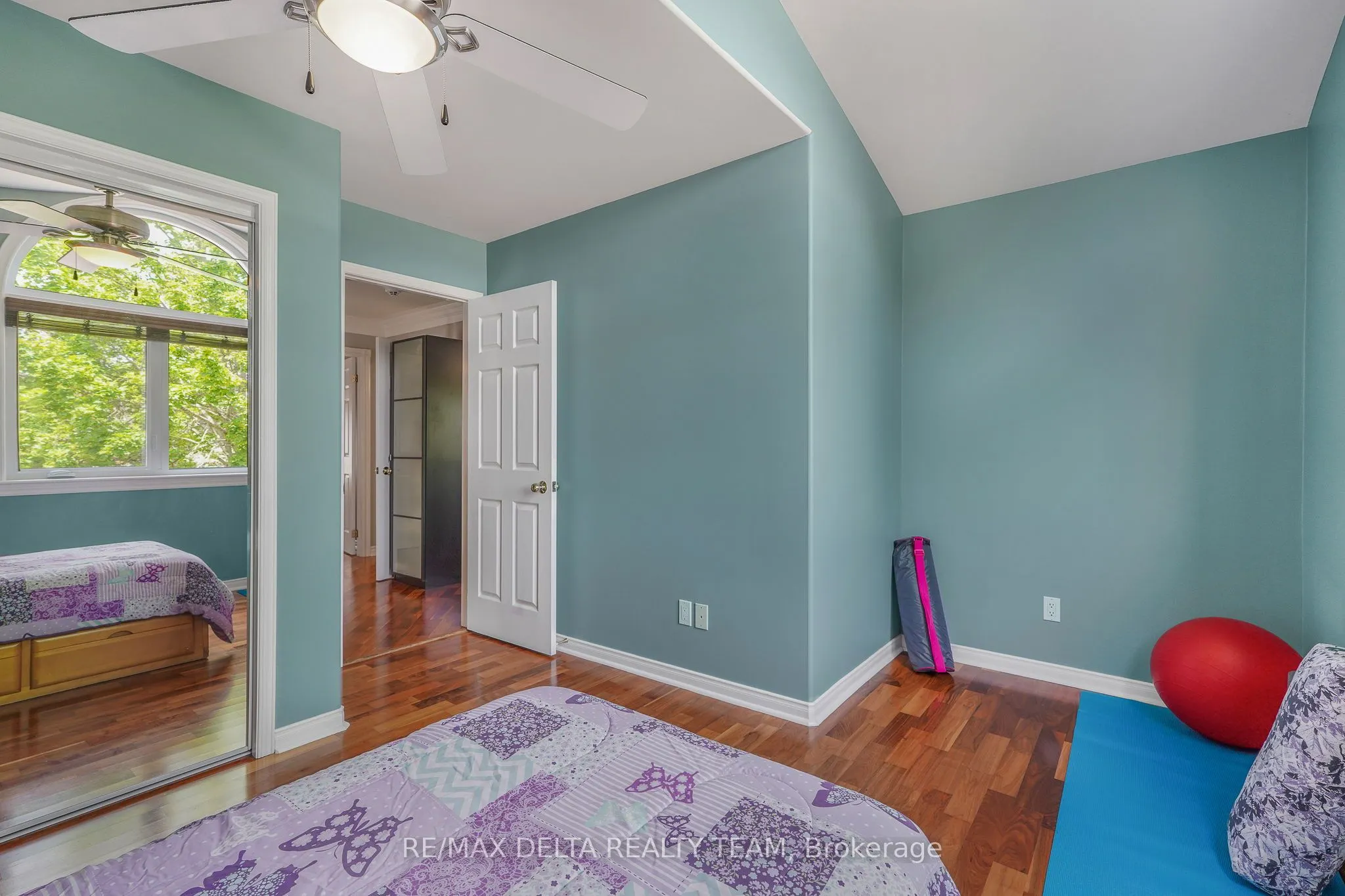 2040 Sunland Drive